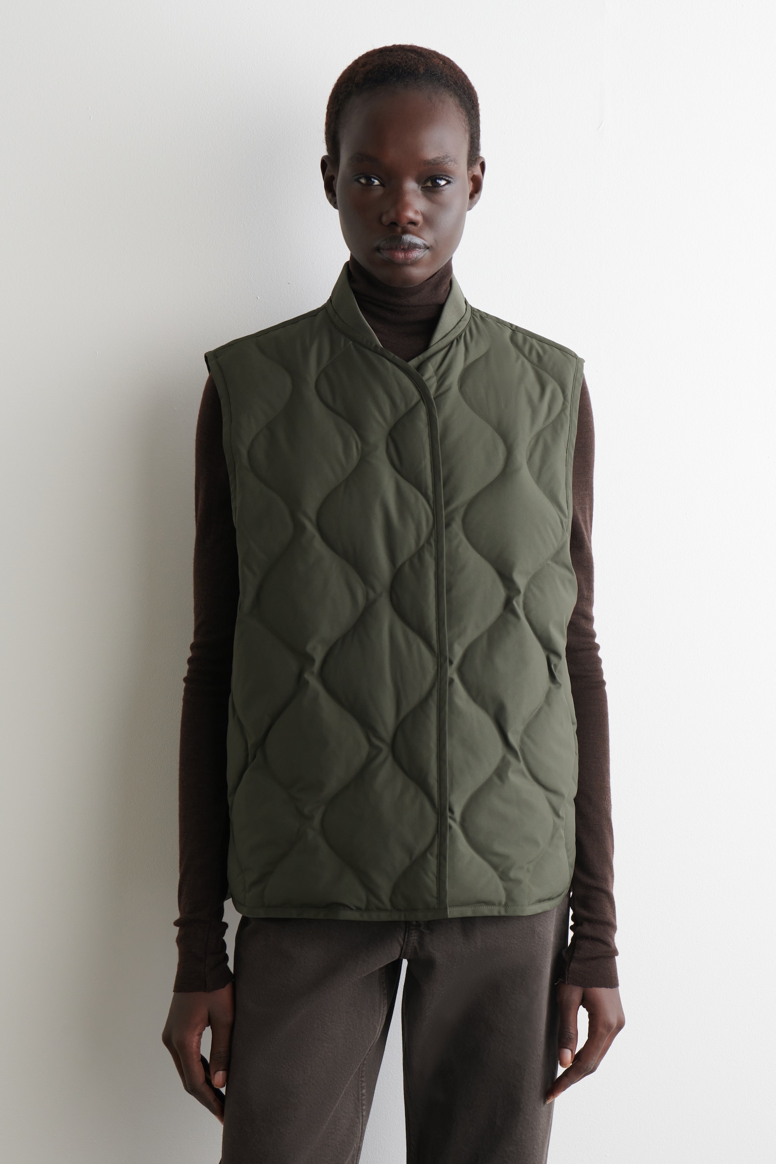 OVERSIZED QUILTED DOWN GILET - DARK KHAKI/DARK BEIGE