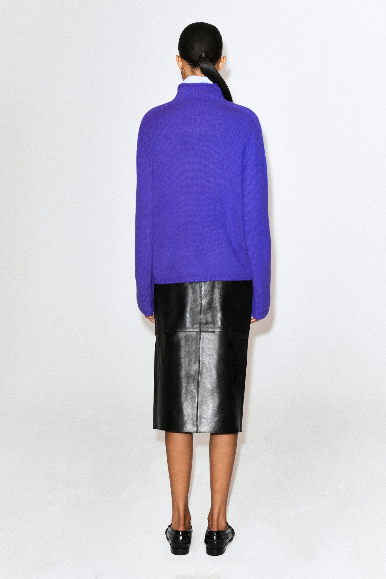 PURE CASHMERE MOCK-NECK SWEATER — PURPLE