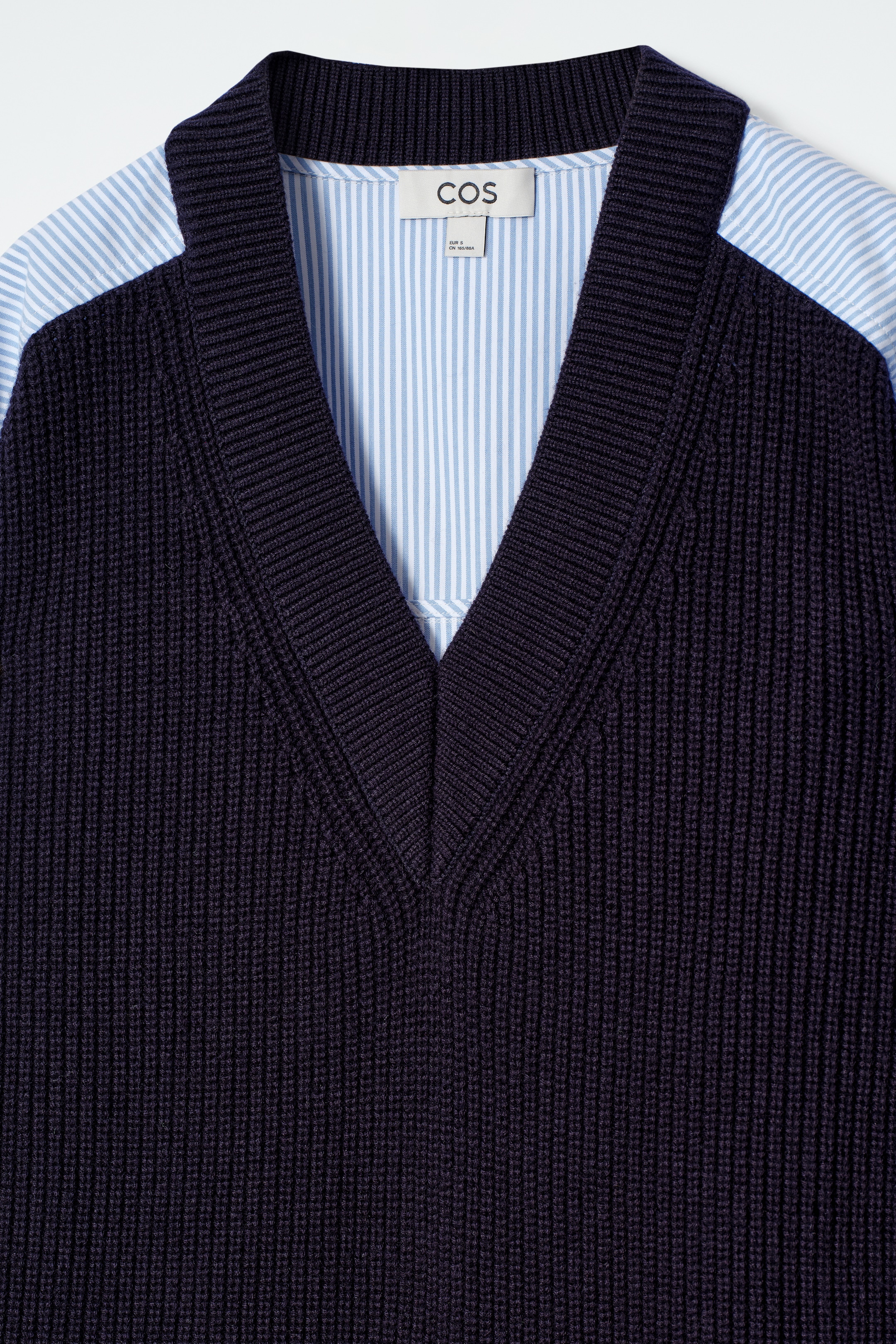Grösseres Bild ansehen: DEKONSTRUIERTER WOLLPULLOVER MIT POPELINE - NAVYBLAU/GESTREIFT - DAMEN | H&M CH 8