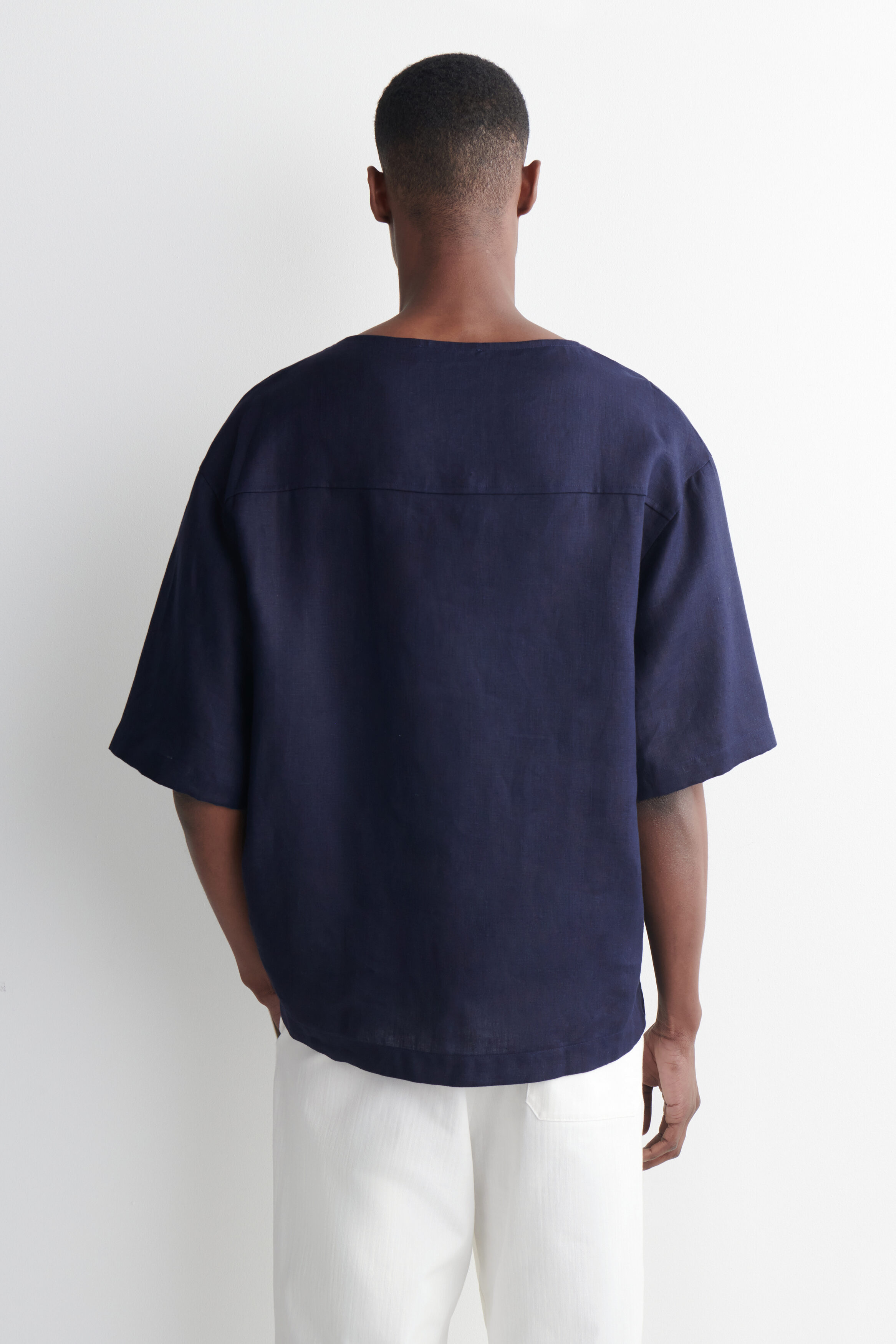 BOAT-NECK LINEN T-SHIRT - NAVY | COS US BOAT-NECK LINEN T-SHIRT - NAVY | COS US