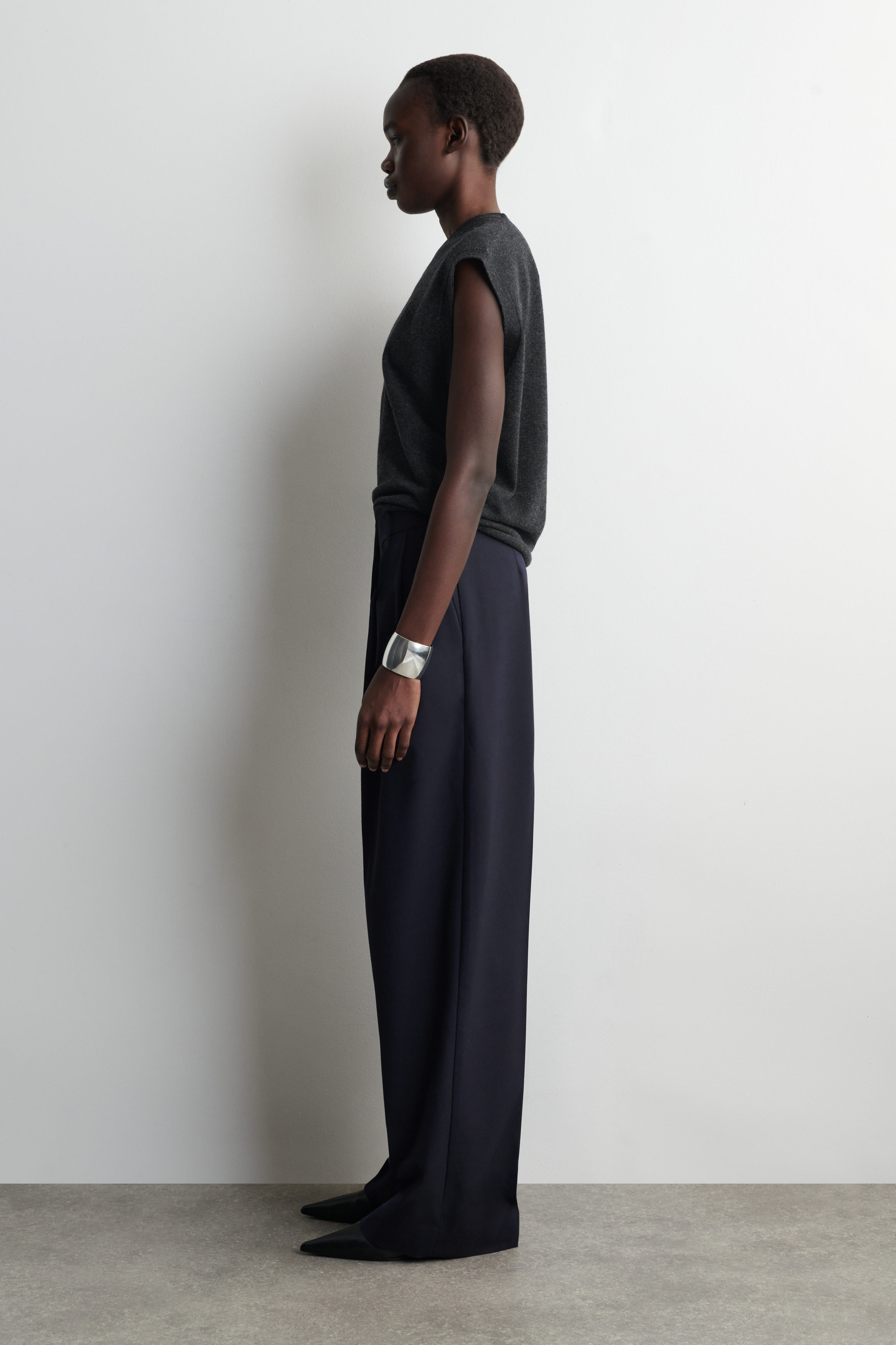 RELAXED TWILL WIDE-LEG PANTS - NAVY | COS US