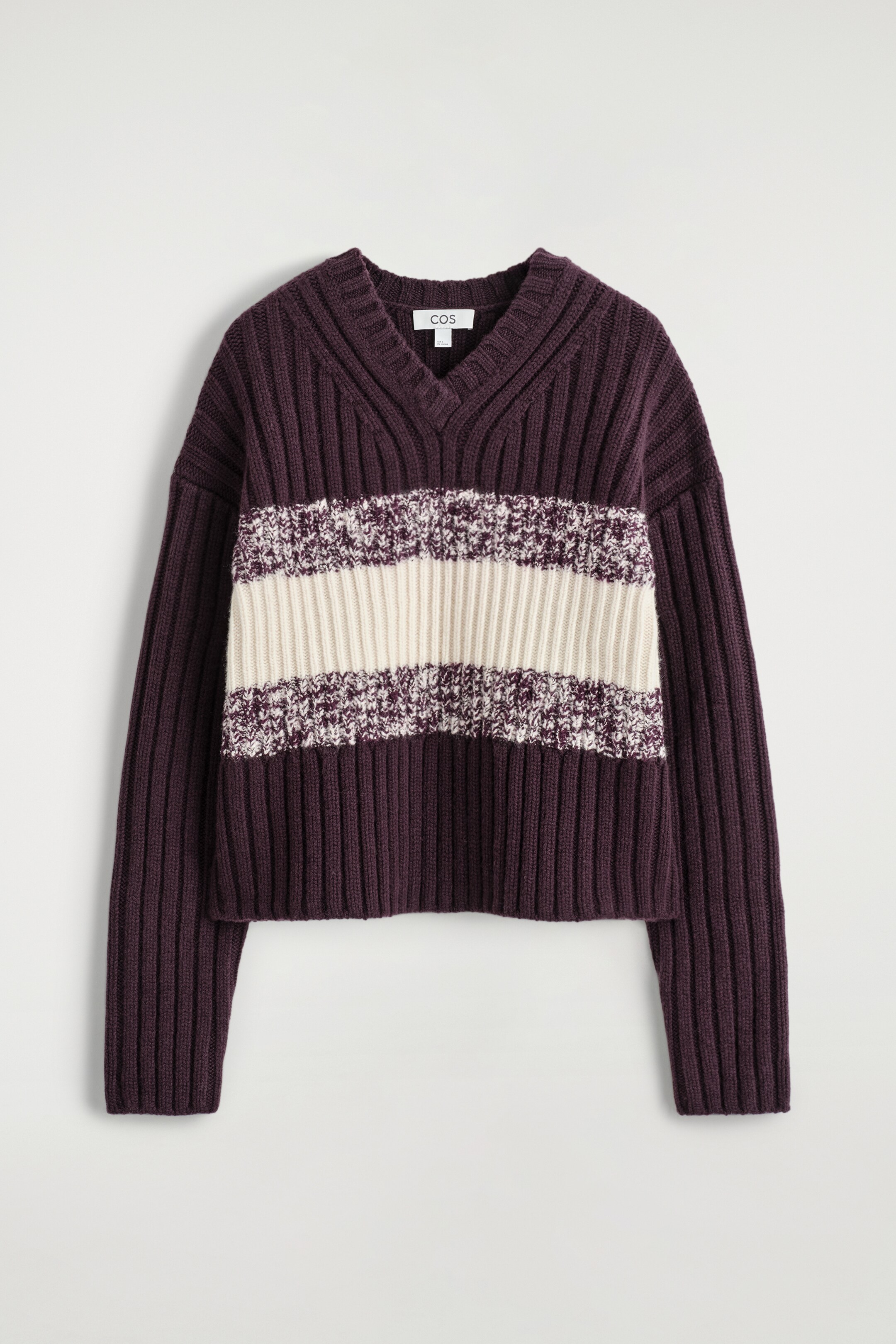 Προβολή μεγαλύτερης εικόνας: TEXTURED MERINO WOOL V-NECK JUMPER - BURGUNDY / CREAM - Ladies | H&M GR 6
