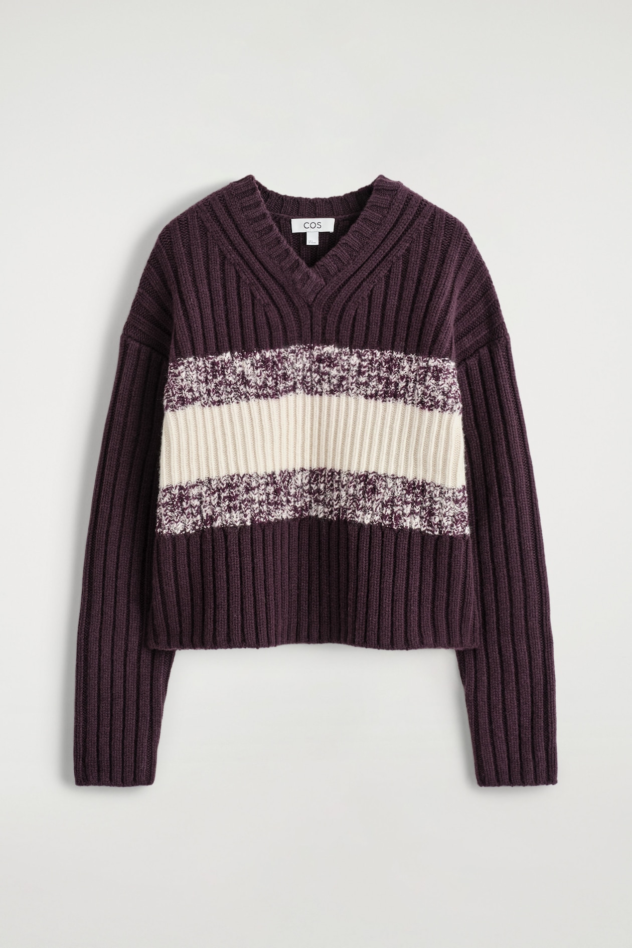 TEXTURED MERINO WOOL V-NECK SWEATER — BURGUNDY / CREAM