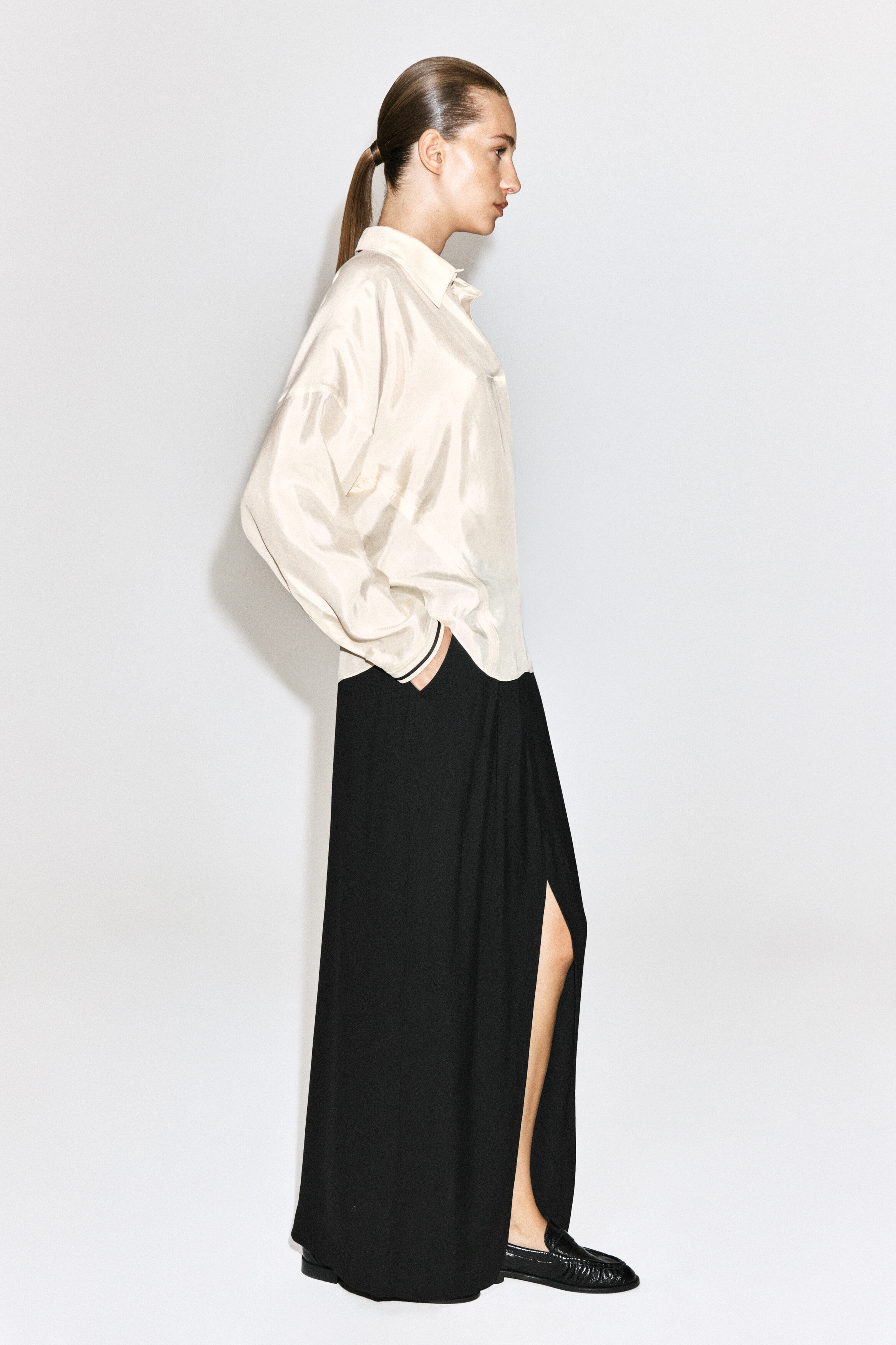 CONTRAST-TIPPED SCULPTED OPEN-COLLAR SHIRT thumbnail 5
