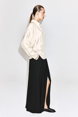CONTRAST-TIPPED SCULPTED OPEN-COLLAR SHIRT — IVORY 5