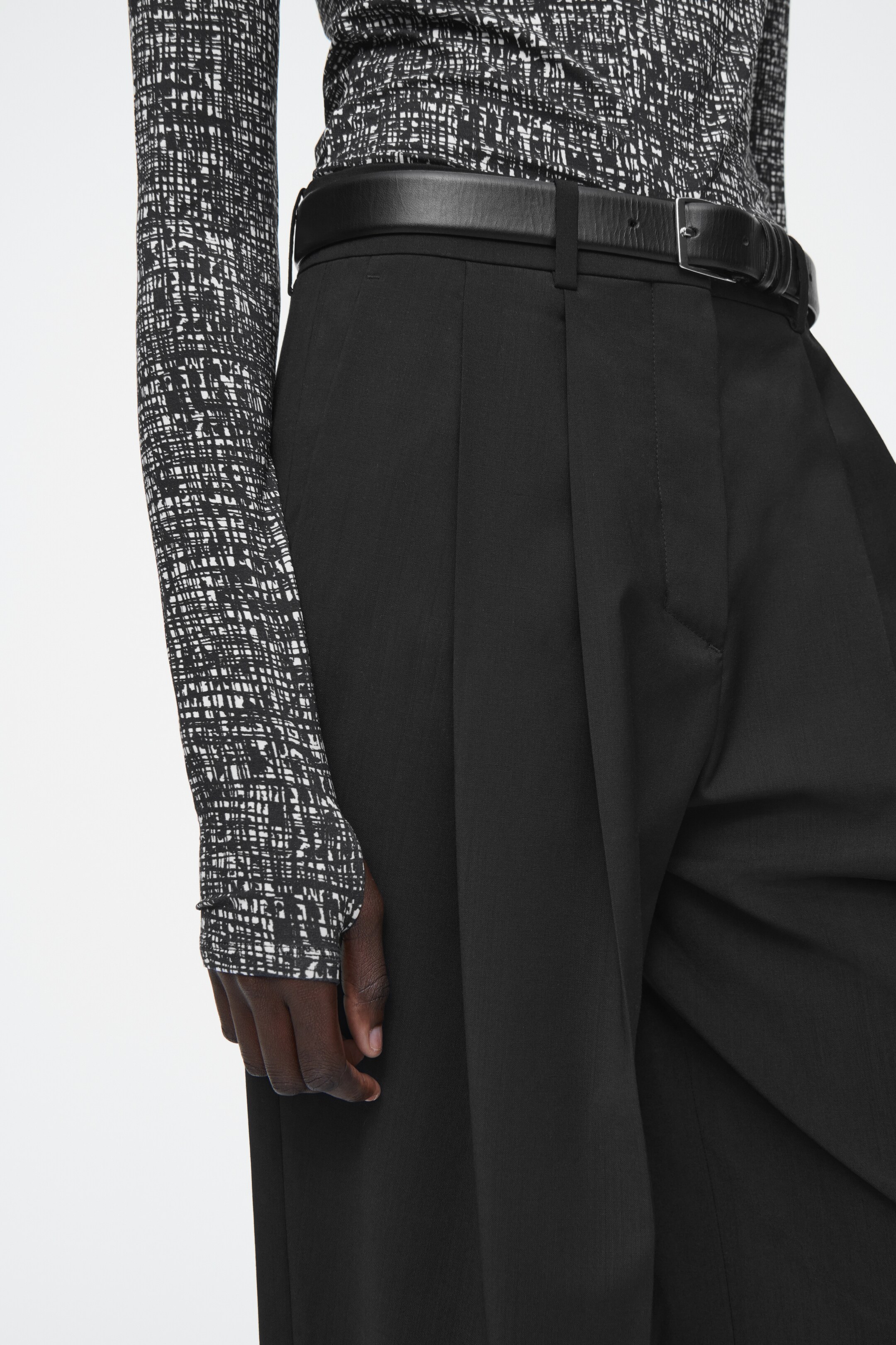 Grotere afbeelding bekijken: SLANKE LICHTGEWICHT LANGEMOUWEN TOP - BLACK / WHITE - DAMES | H&M BE 6
