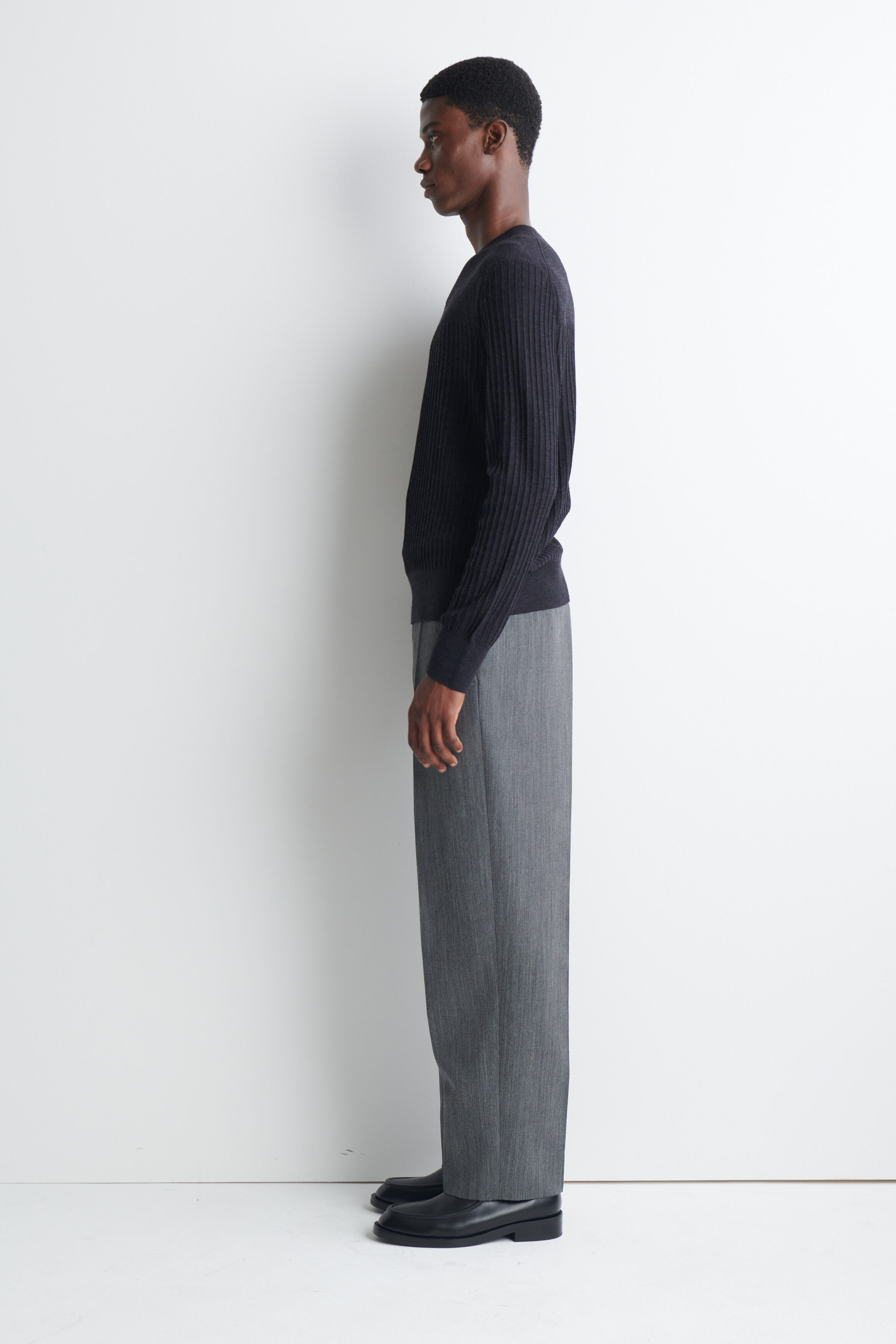 RIBBED FINE MERINO WOOL V-NECK SWEATER - thumbnail 3