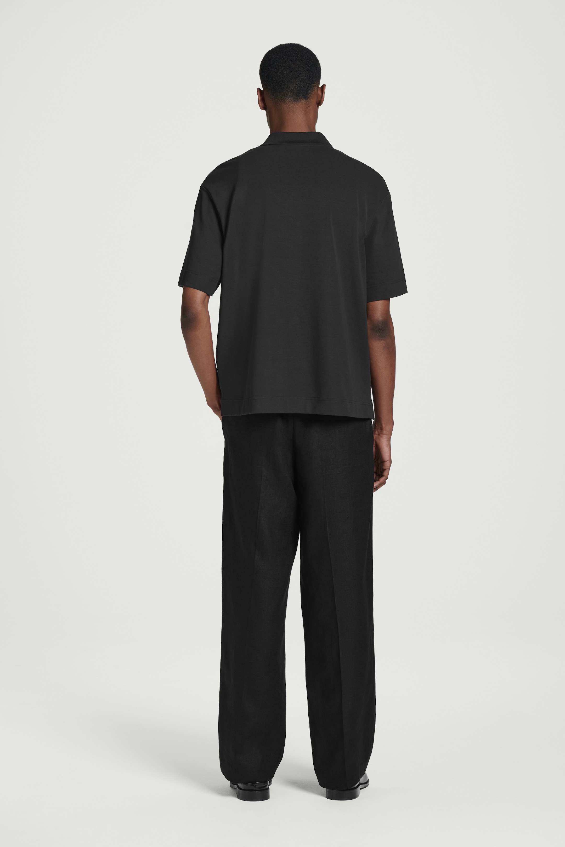 View larger image: CONTRAST-PANEL LINEN HALF-ZIP POLO SHIRT - BLACK - Men | H&M GB 4