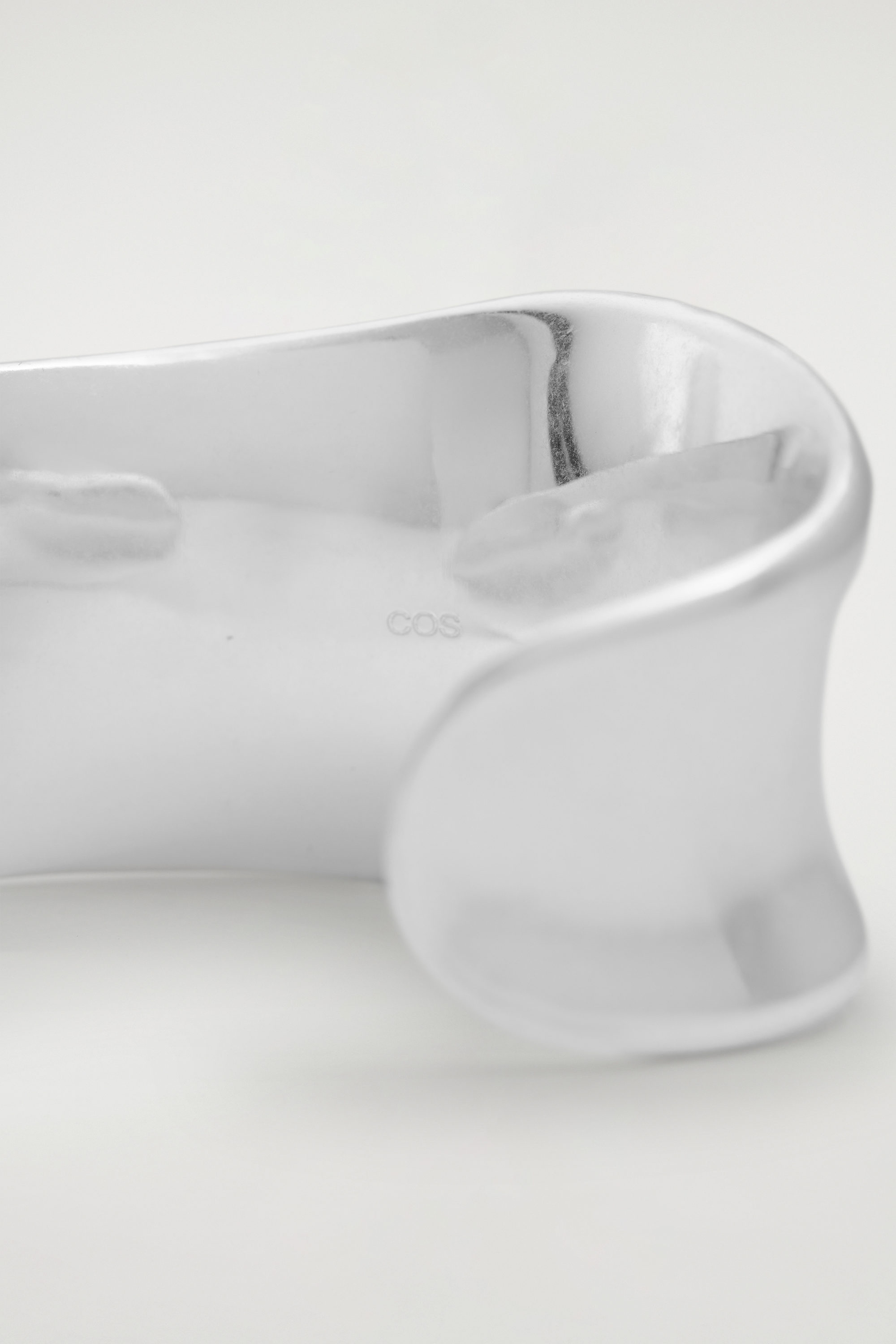 SCULPTED BRUSHED CUFF - SILVER | COS