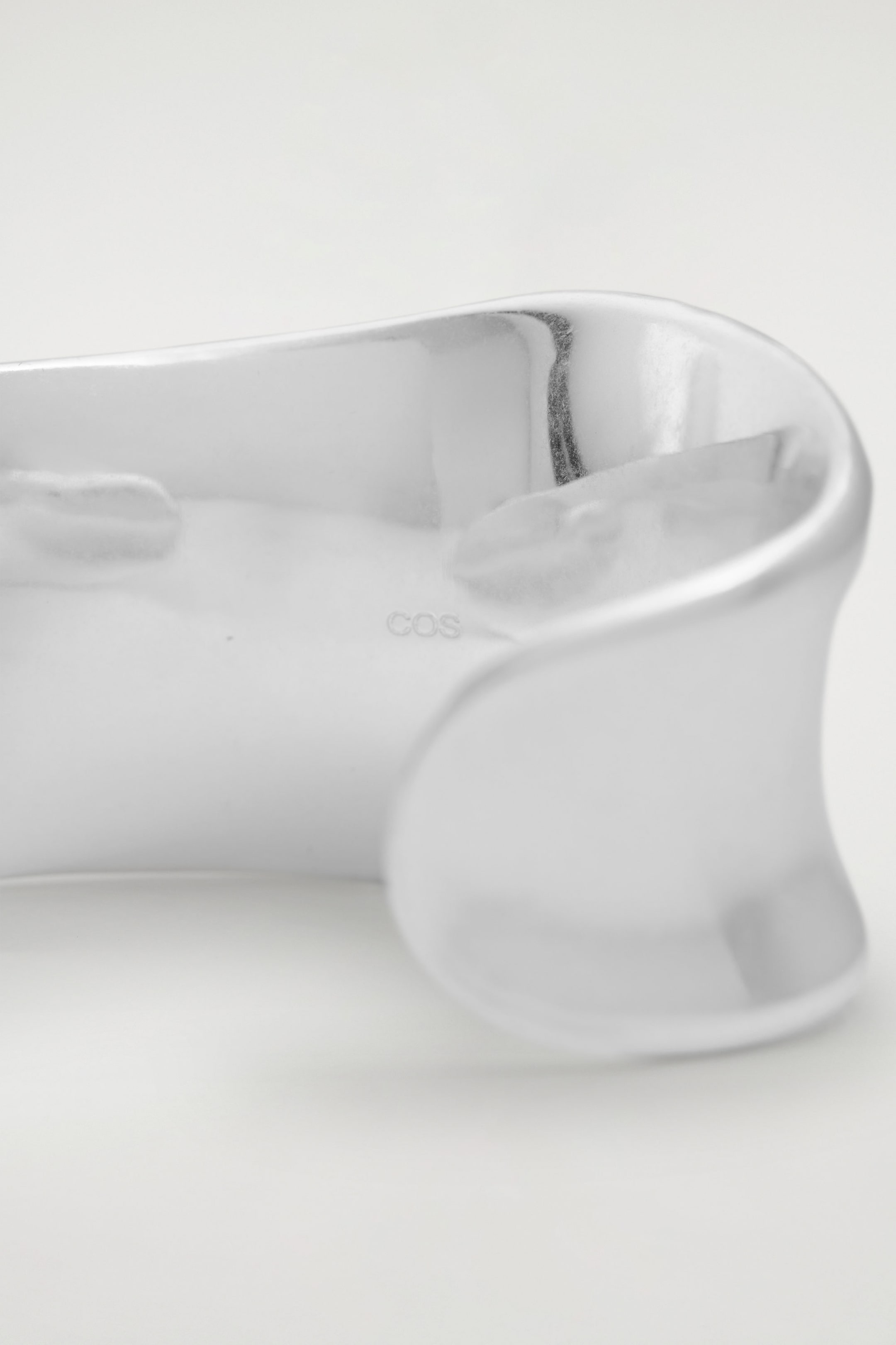 SCULPTED BRUSHED CUFF