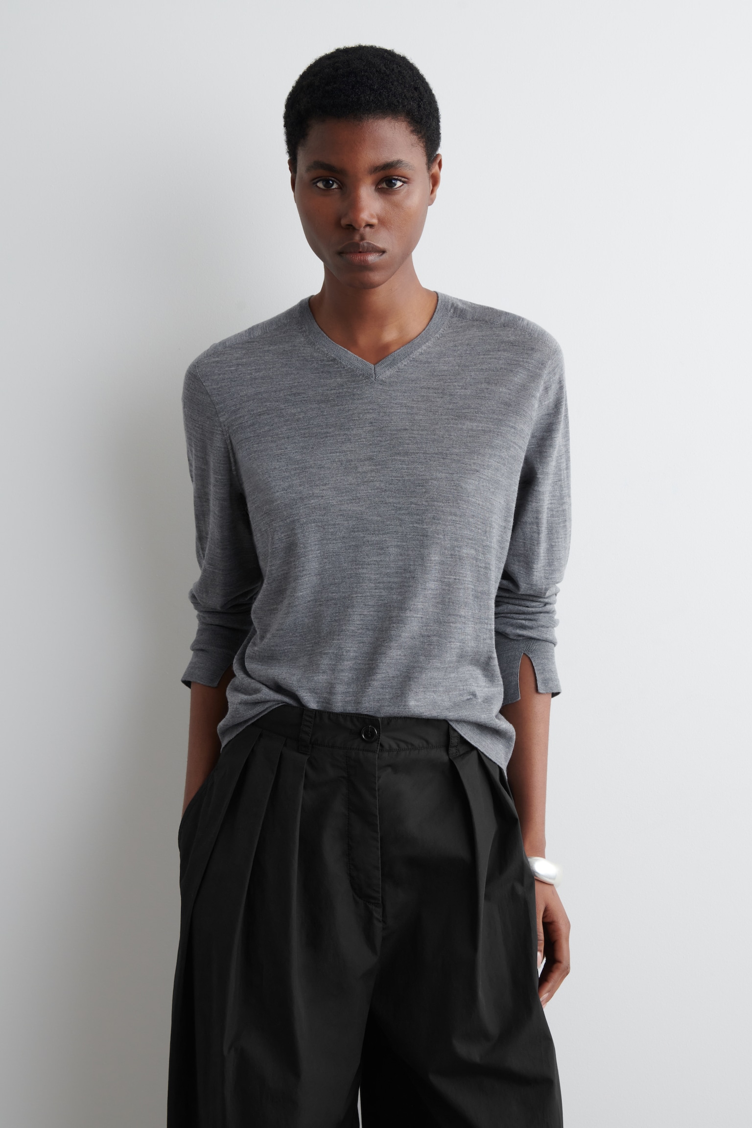 MERINO WOOL V-NECK JUMPER - GREY - 1