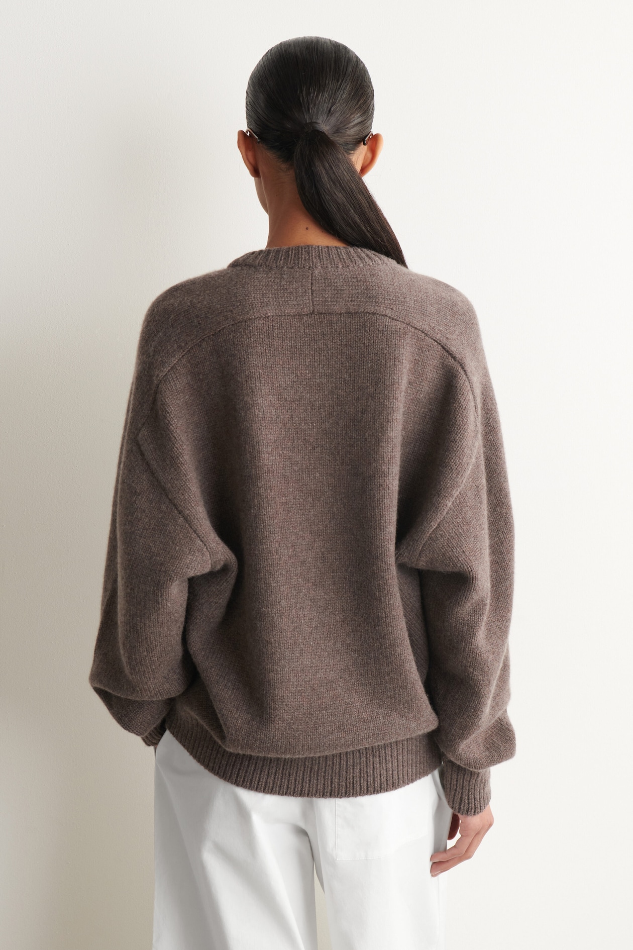 ROUNDED PURE CASHMERE CREW-NECK SWEATER — BROWN MÉLANGE