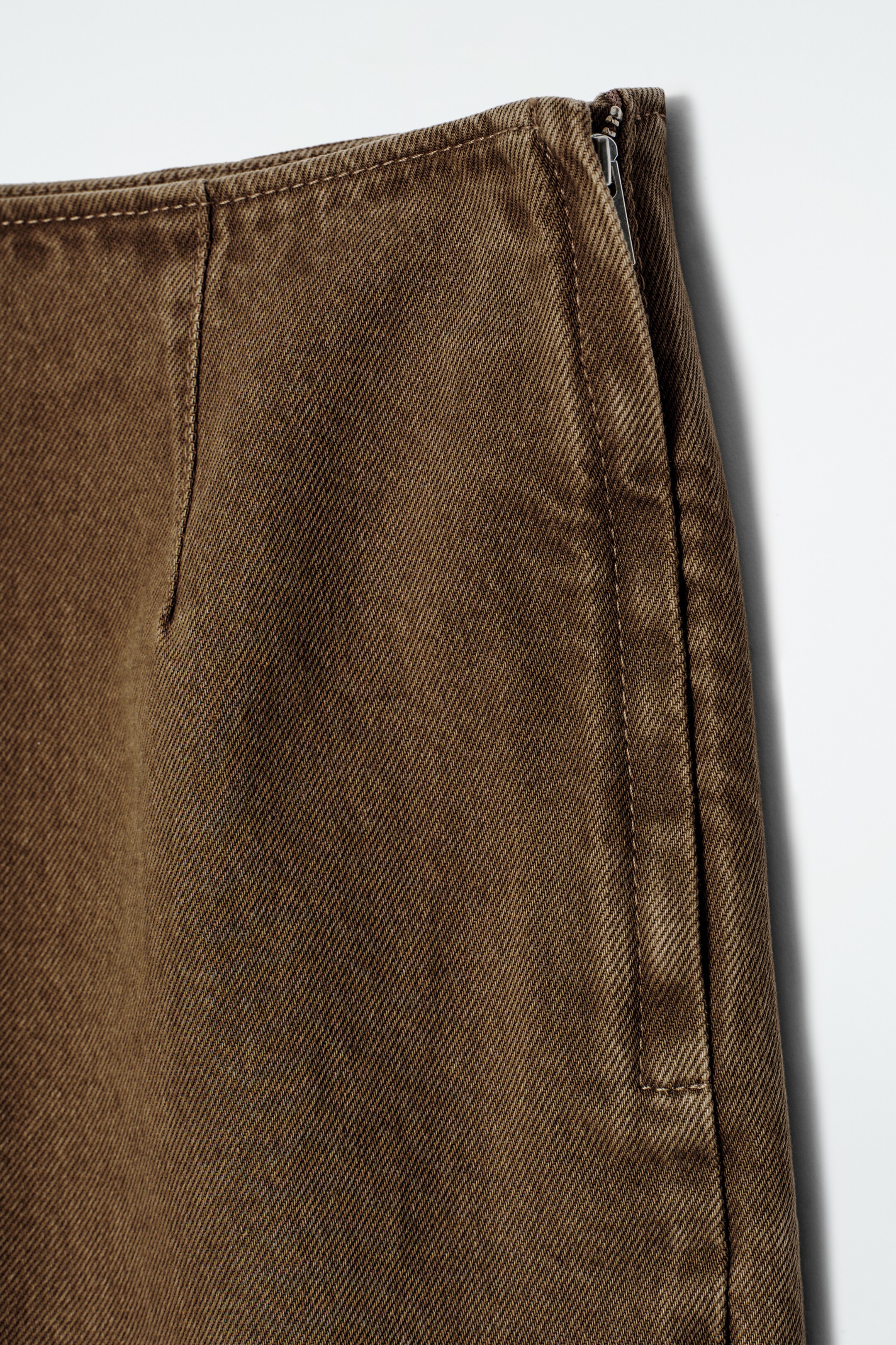 Nagyobb kép megtekintése: EGYENES FARMER MIDI SZOKNYA - BARNA - NŐI | H&M HU 7