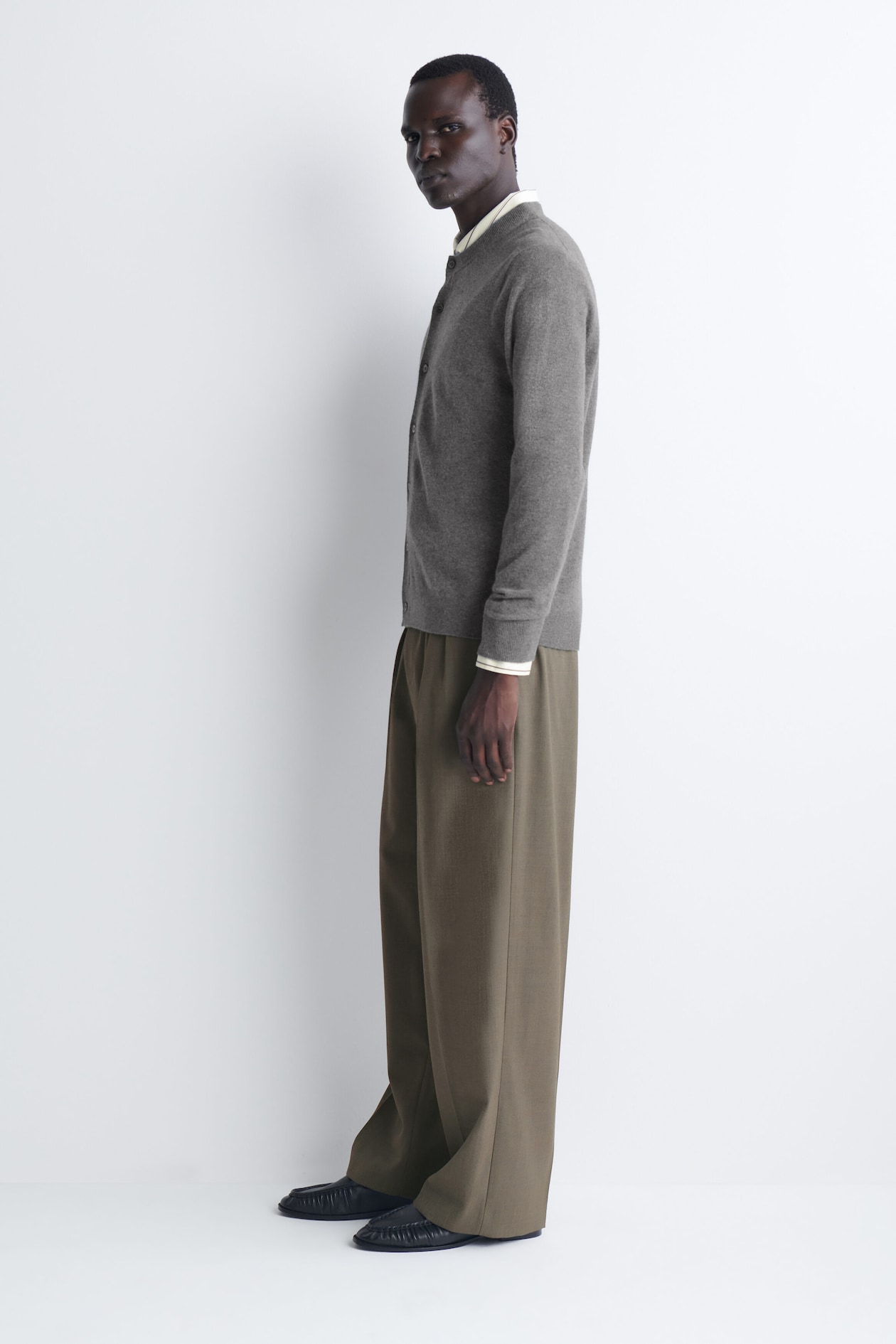 PURE CASHMERE CREW-NECK CARDIGAN — GRAY MÉLANGE