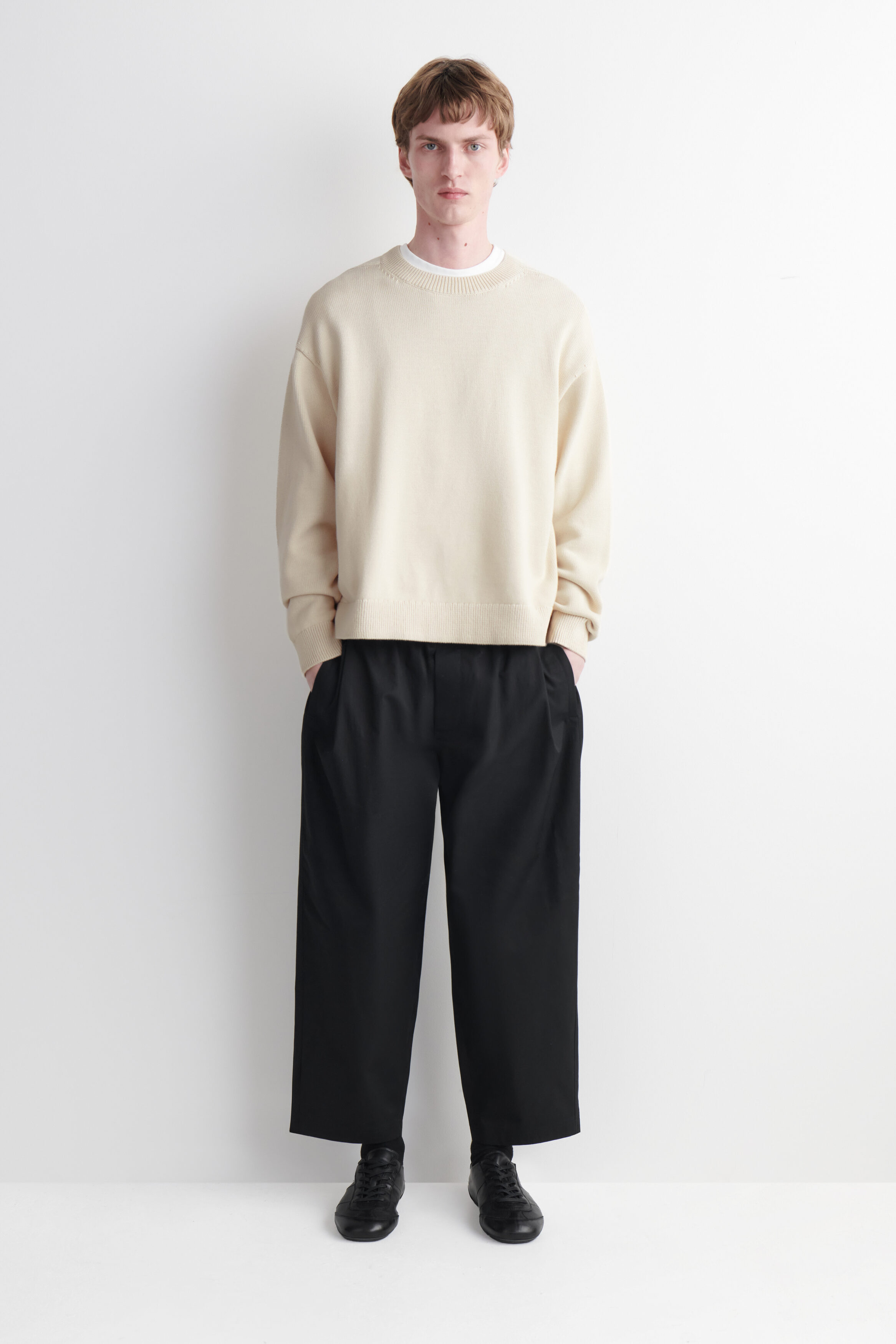 CROPPED ELASTICATED RELAXED-FIT WIDE-LEG TROUSERS - BLACK | COS DE
