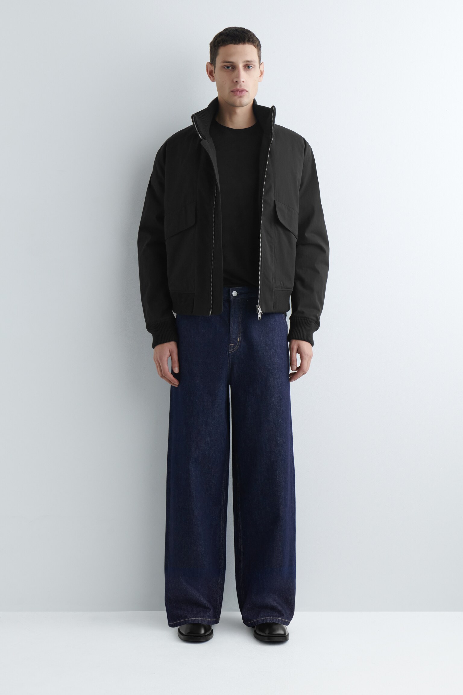 BAWEŁNIANY T-SHIRT Z OKRĄGŁYM DEKOLTEM - CZARNY/BIAŁY/GRANATOWY/CIEMNOZIELONY - 5