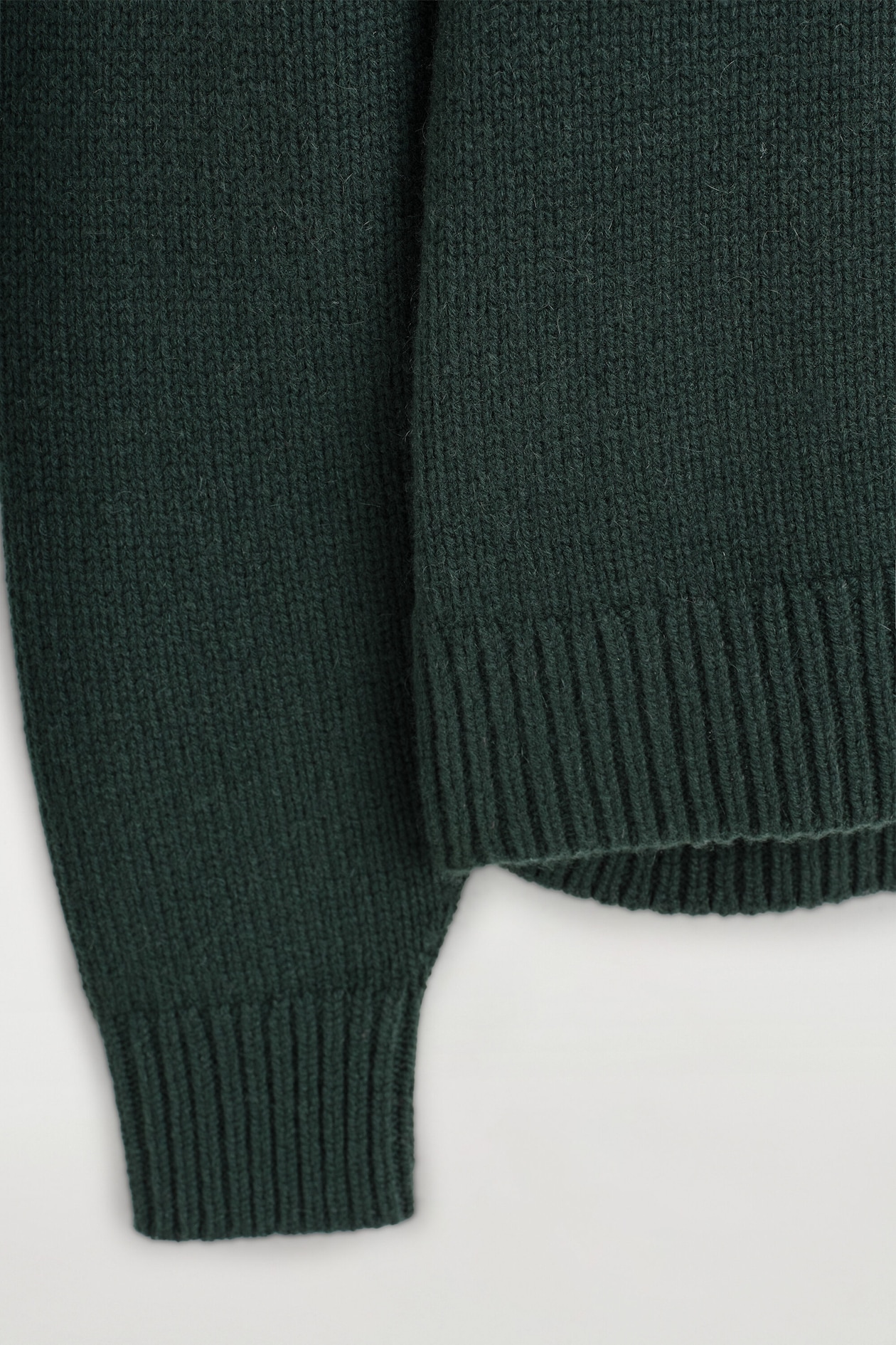 ROUNDED PURE CASHMERE CREW-NECK SWEATER — DARK GREEN