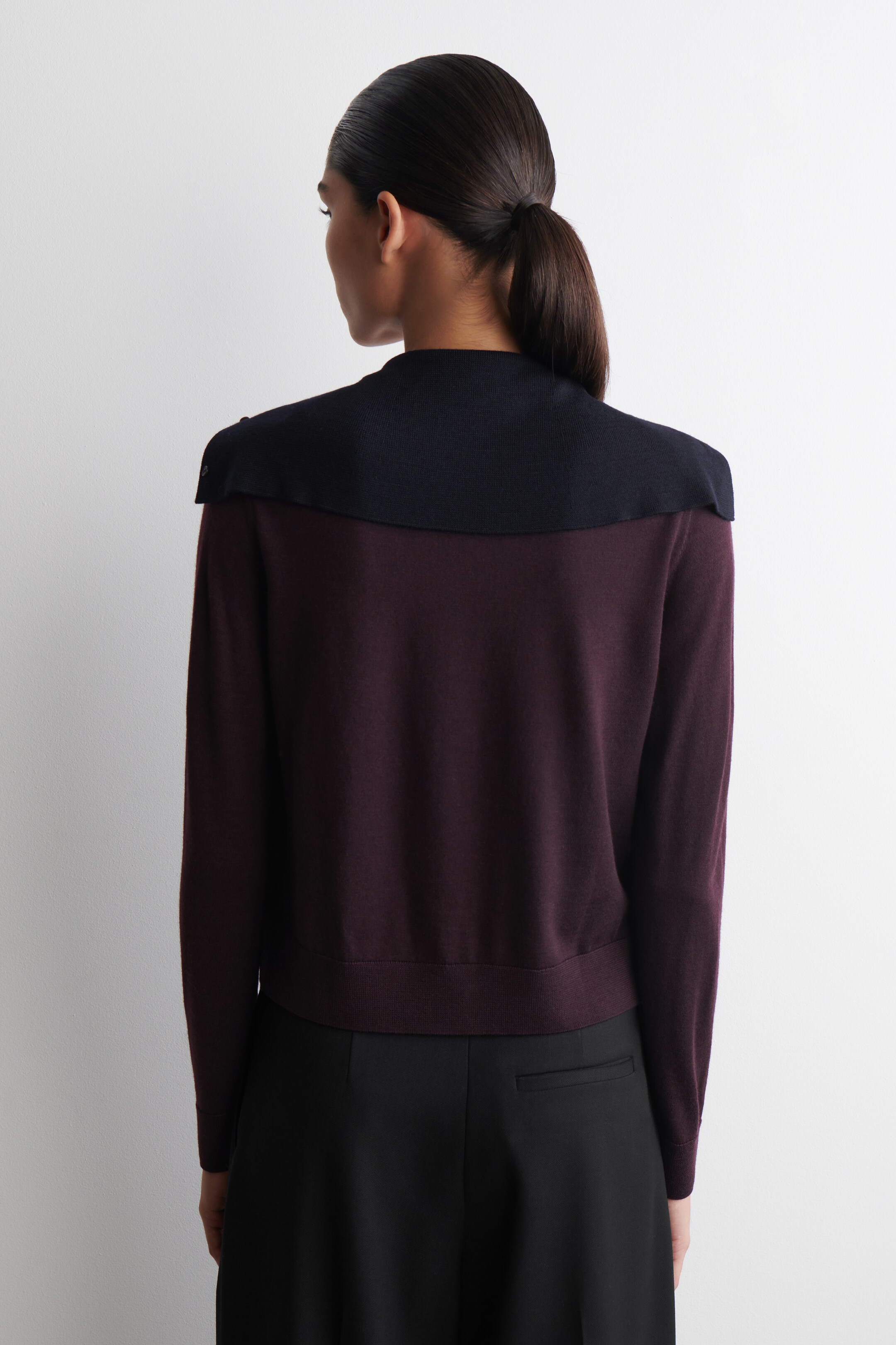 Ingrandisci l'immagine: LAYERED MERINO WOOL HIGH-NECK CARDIGAN - BORDEAUX / NAVY - DONNA | H&M CH 6