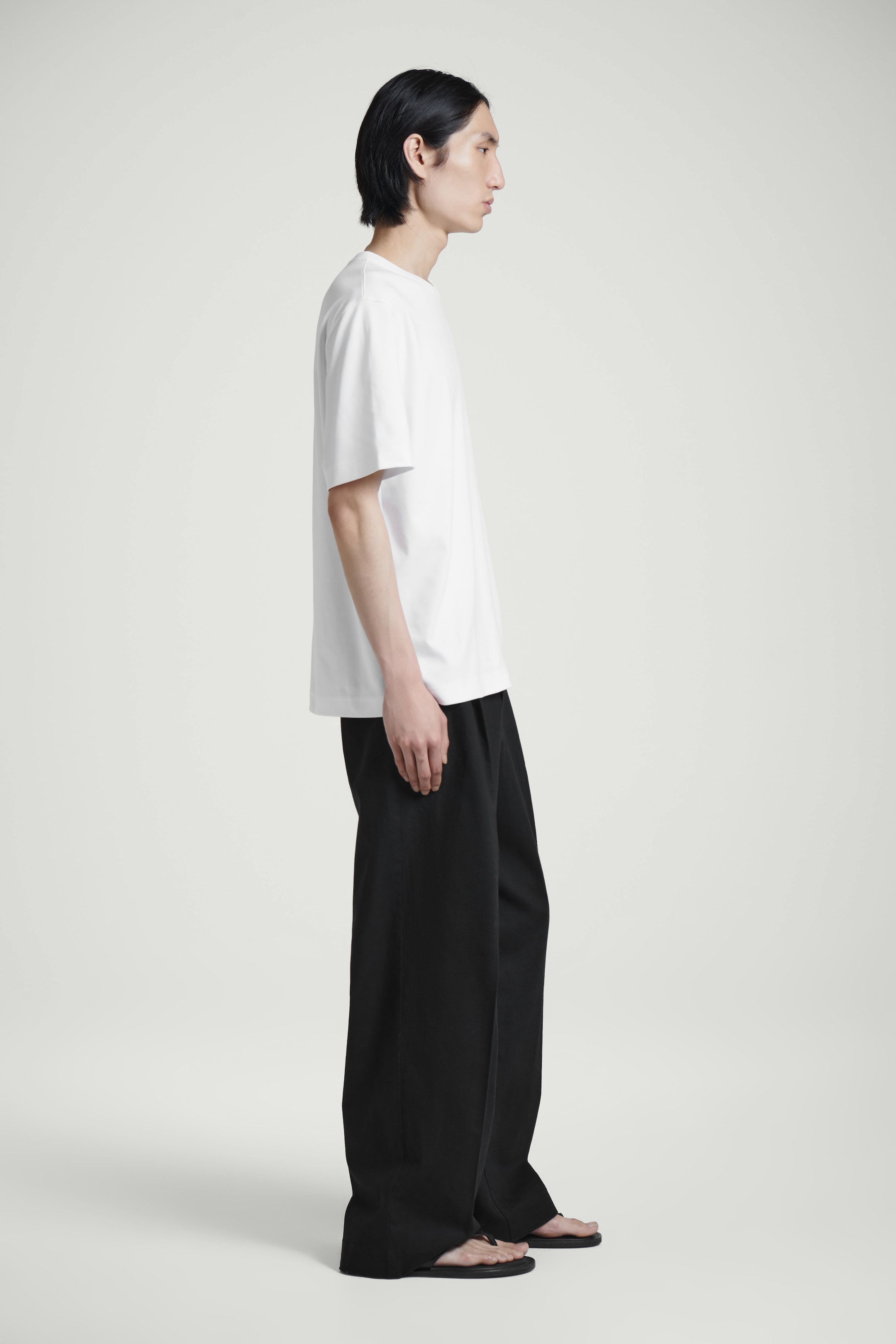 Zobacz większy obraz: BAWEŁNIANY T-SHIRT Z OKRĄGŁYM DEKOLTEM - BIAŁY - ON | H&M PL 3