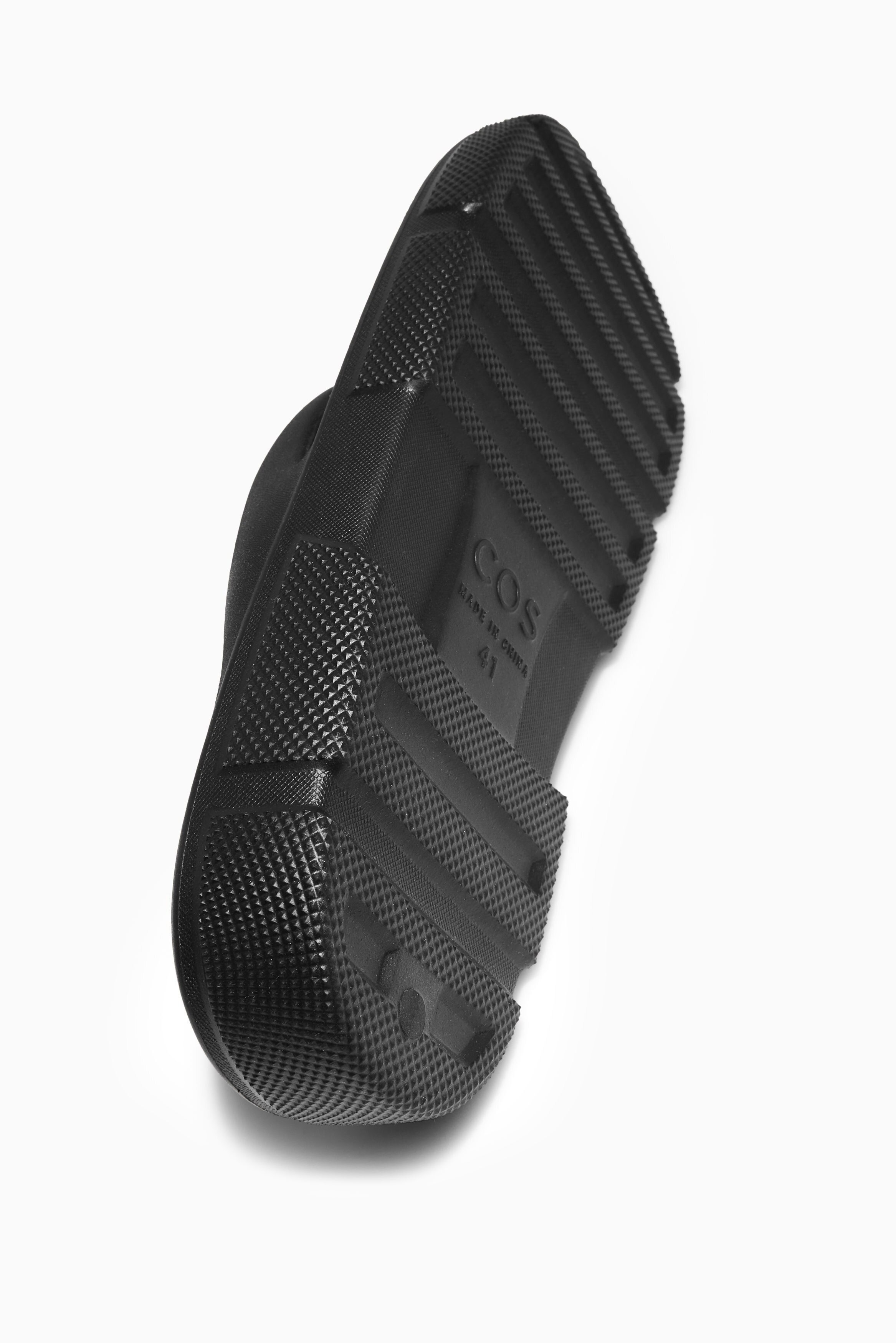 【BLACKUP】Domoko Platform Flip-Flops ★関税・送料無料★ CHUNKY LOW-PLATFORM FLIP FLOPS - BLACK | COS