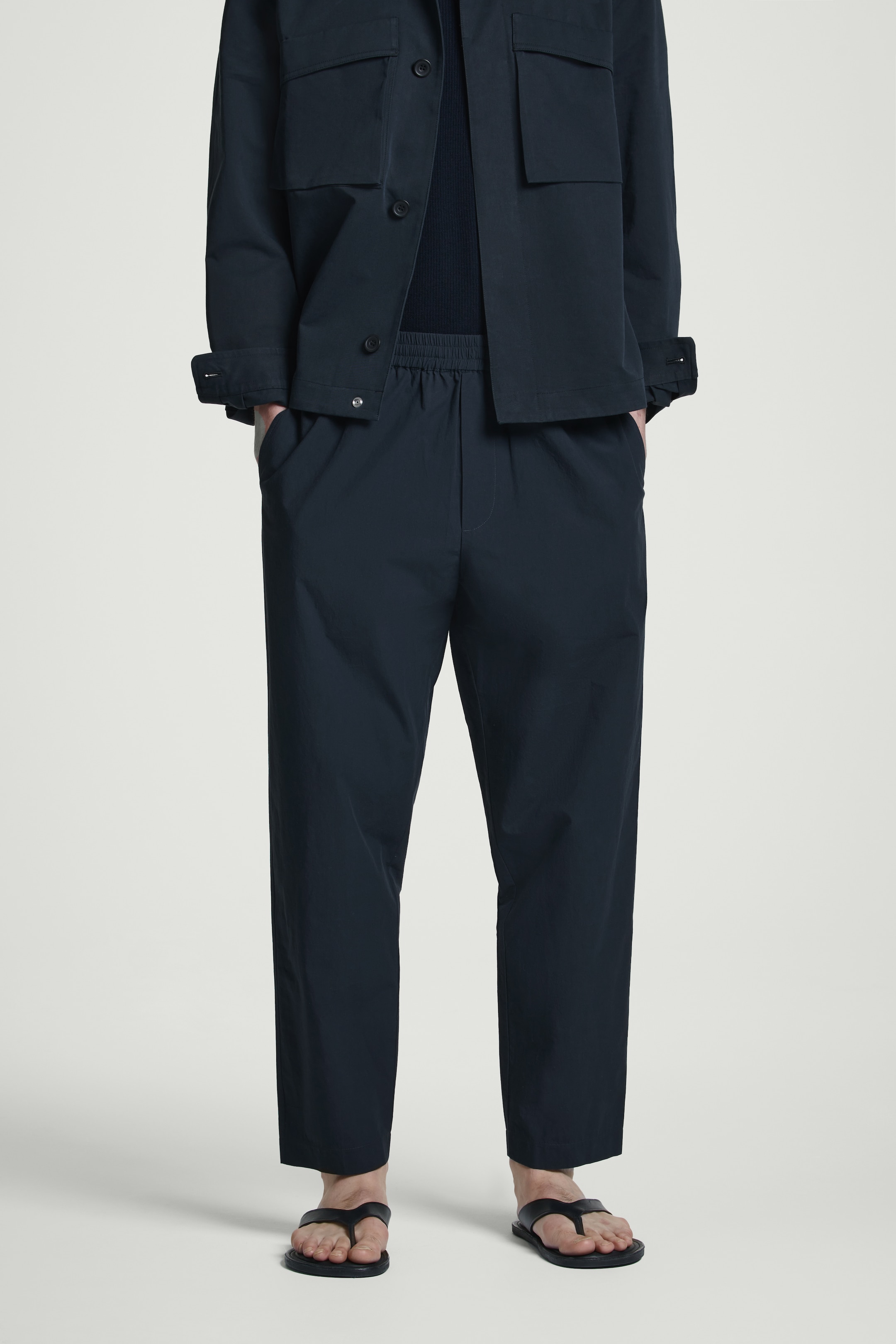 Grösseres Bild ansehen: SCHMAL ZULAUFENDE BAUMWOLLHOSE - NAVYBLAU - HERREN | H&M CH 2