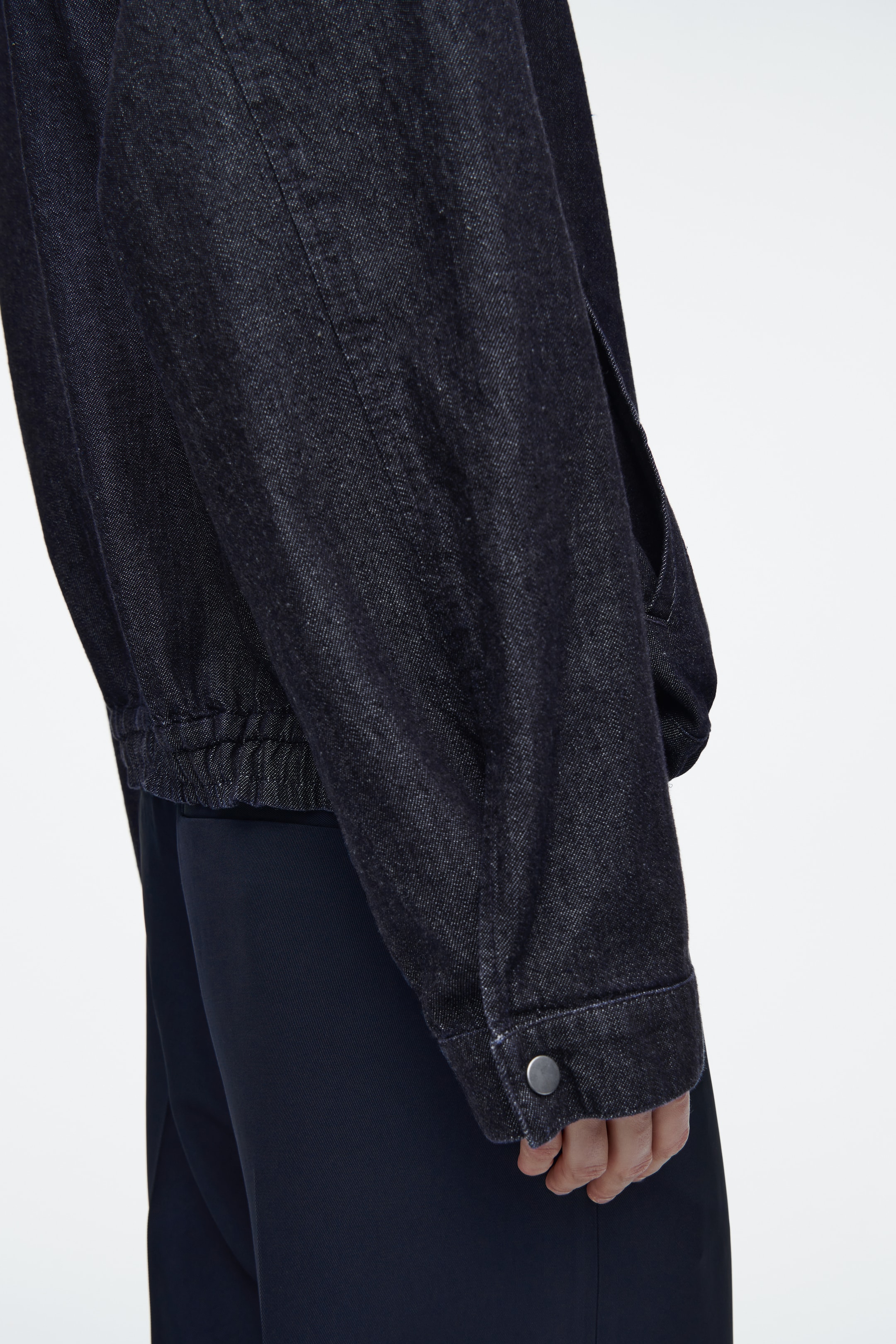 Größeres Bild ansehen: OVERSIZED-BOMBERJACKE AUS DENIM - INDIGOBLAU - Ladies | H&M DE 6