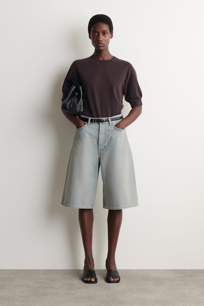 KNEE-LENGTH DENIM SHORTS — LIGHT BLUE