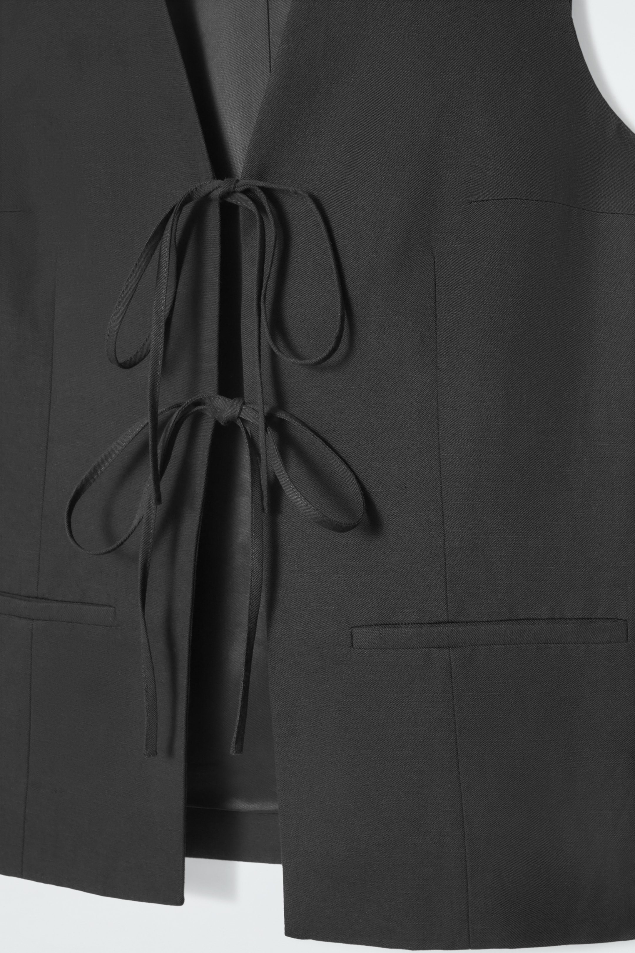 Ingrandisci l'immagine: LINEN-BLEND TIE-FRONT WAISTCOAT - BLACK - DONNA | H&M CH 2