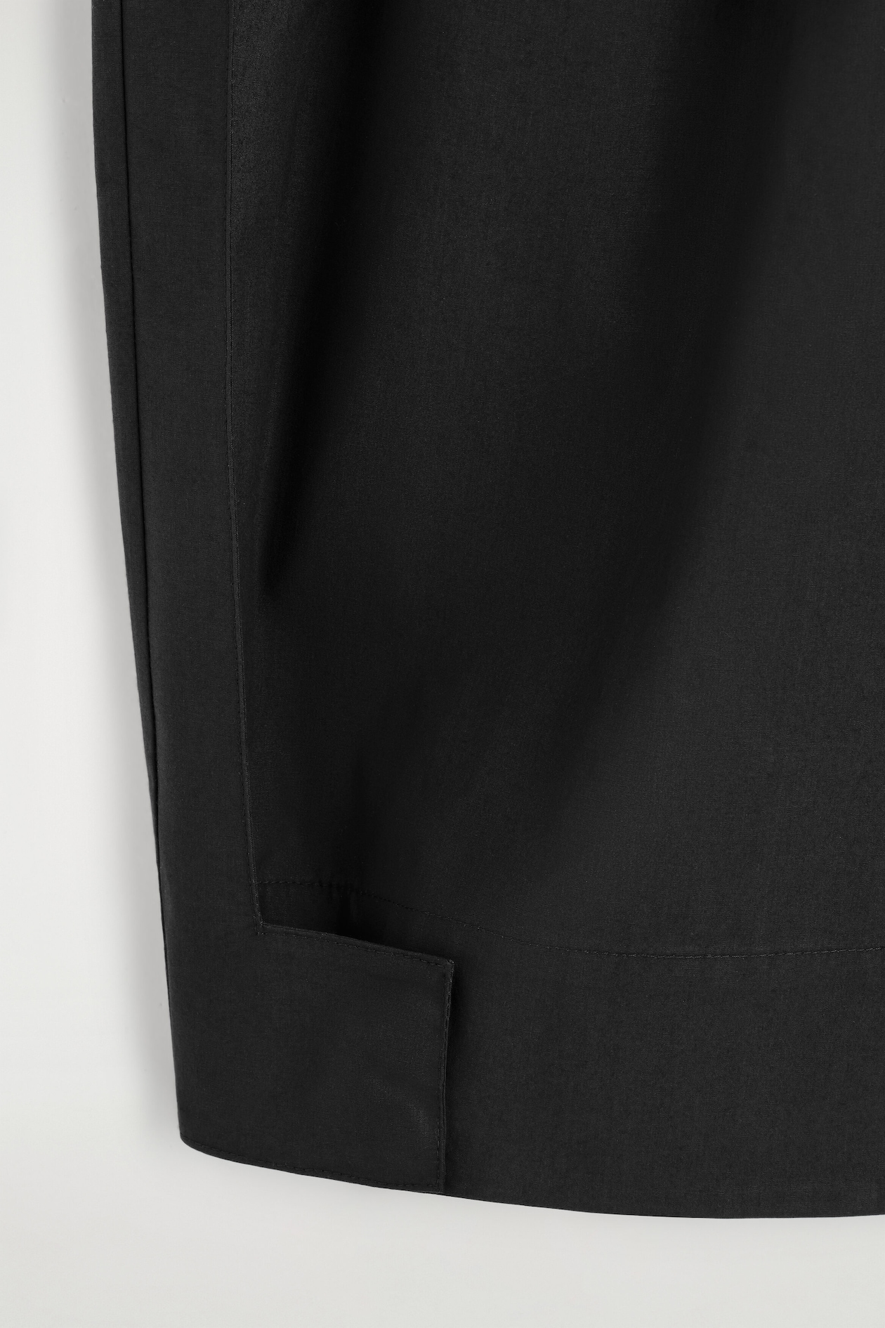 PLEATED COTTON TAPERED UTILITY PANTS — BLACK