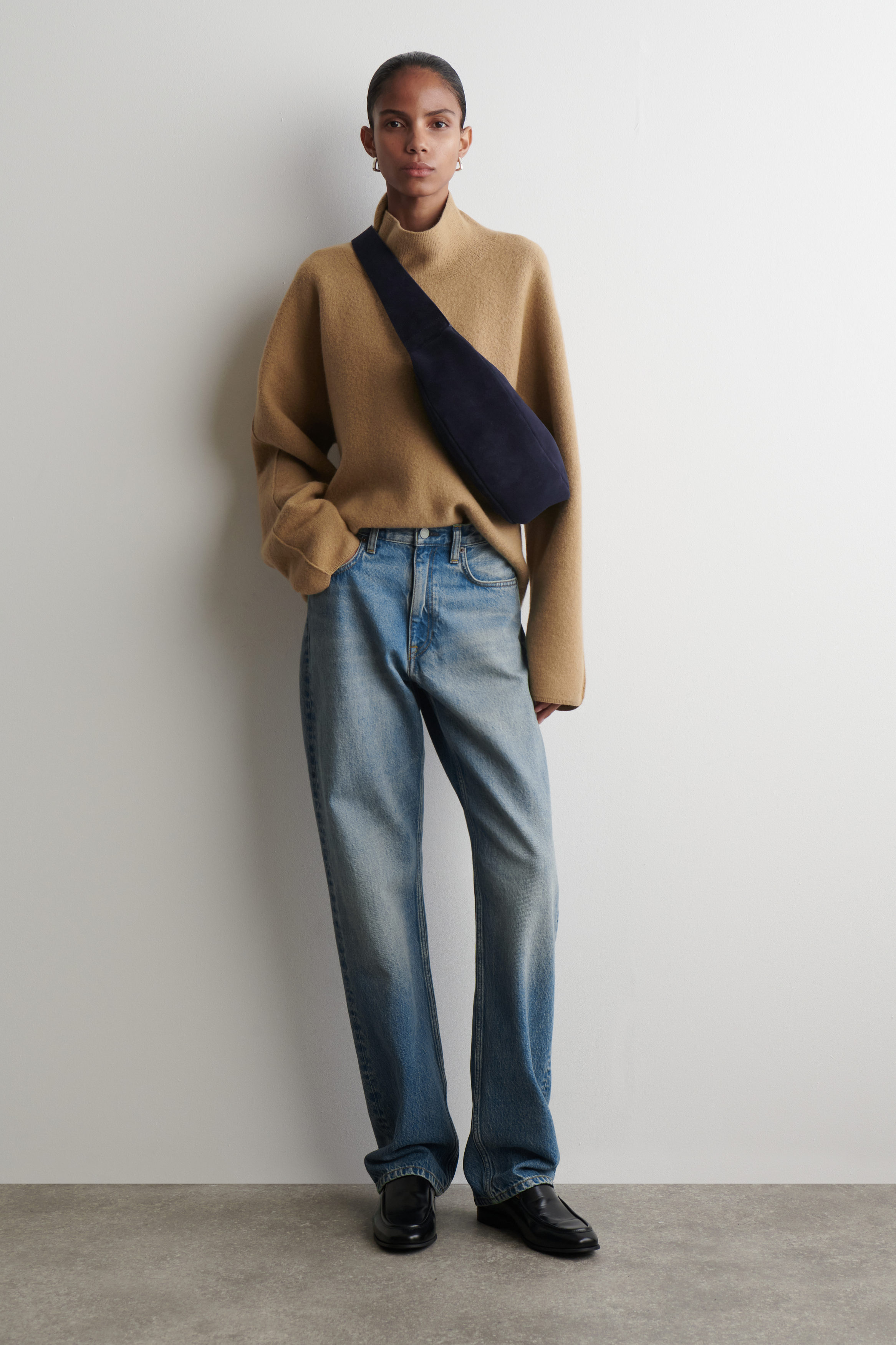 SWING CROSSBODY - SUEDE - NAVY BLUE | COS US