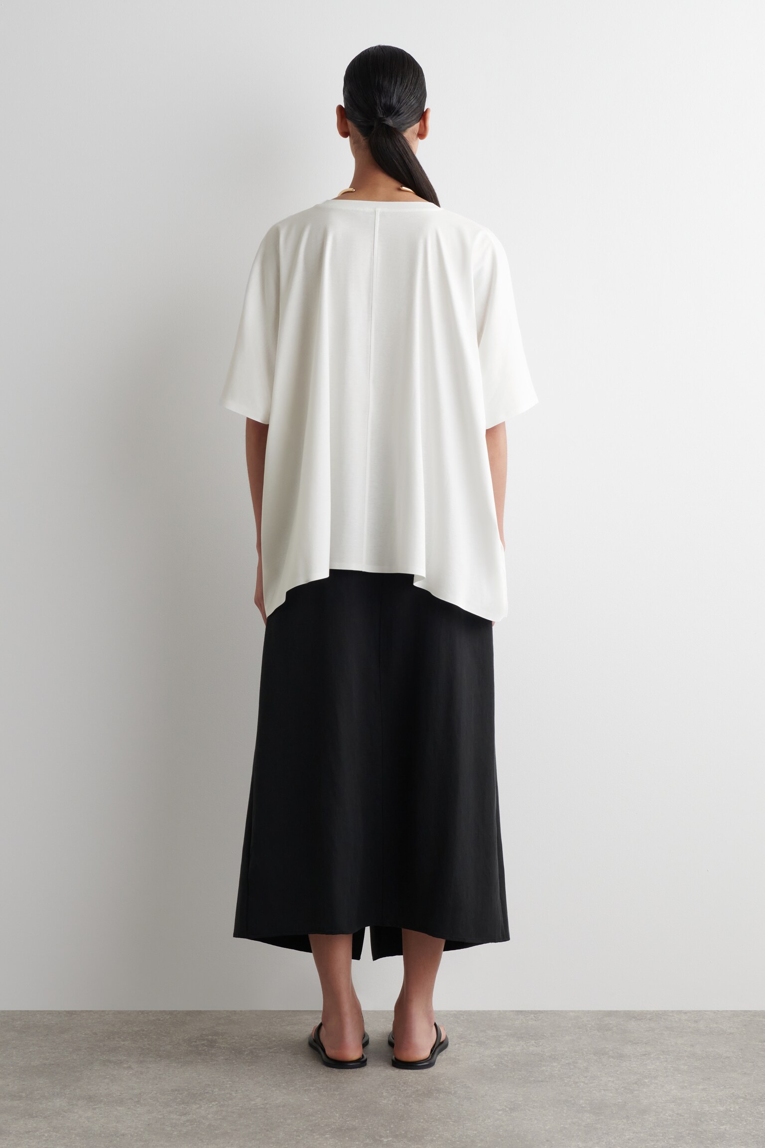 CAMISETA OVERSIZE CON MANGAS MURCIÉLAGO - BLANCO/NEGRO - 5