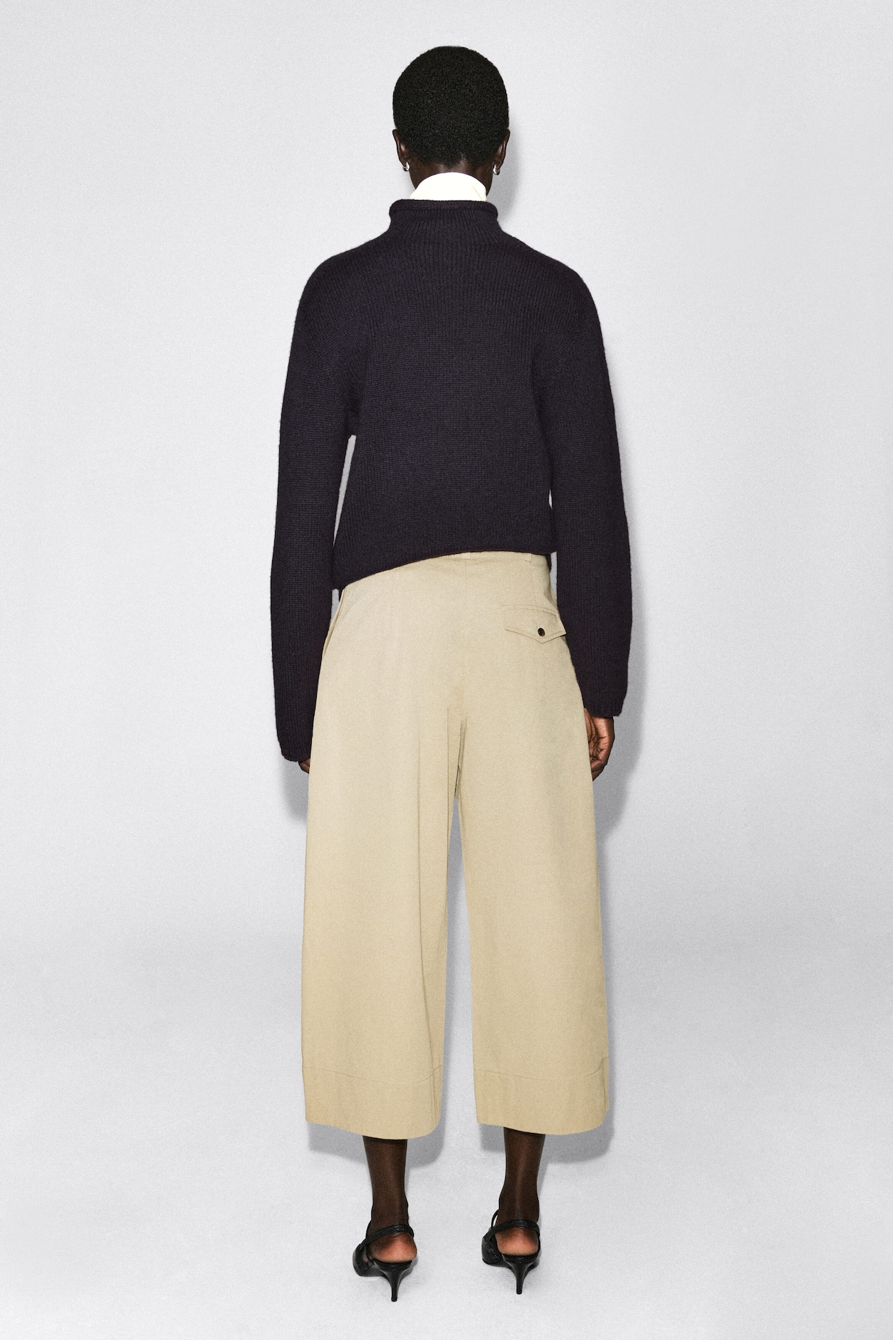 COTTON CROPPED BARREL-LEG PANTS — BEIGE