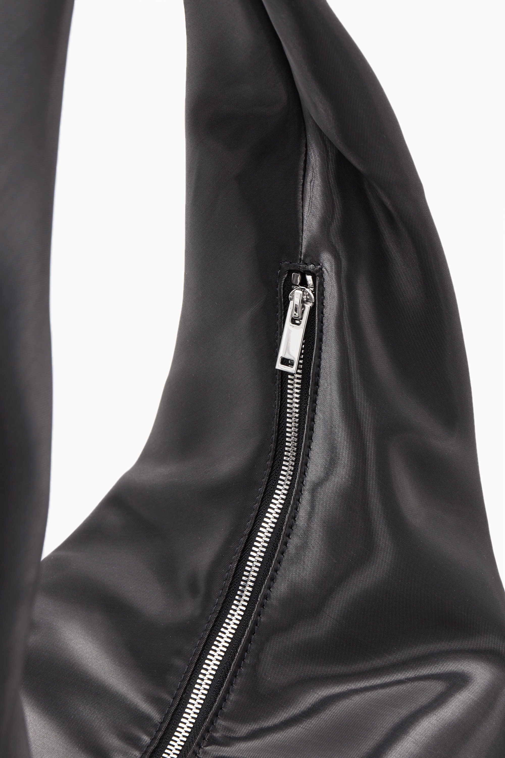 バッグ COS HIGH-SHINE SHOULDER BAG HIGH-SHINE SHOULDER BAG ハイシャインショルダーバッグ｜COS