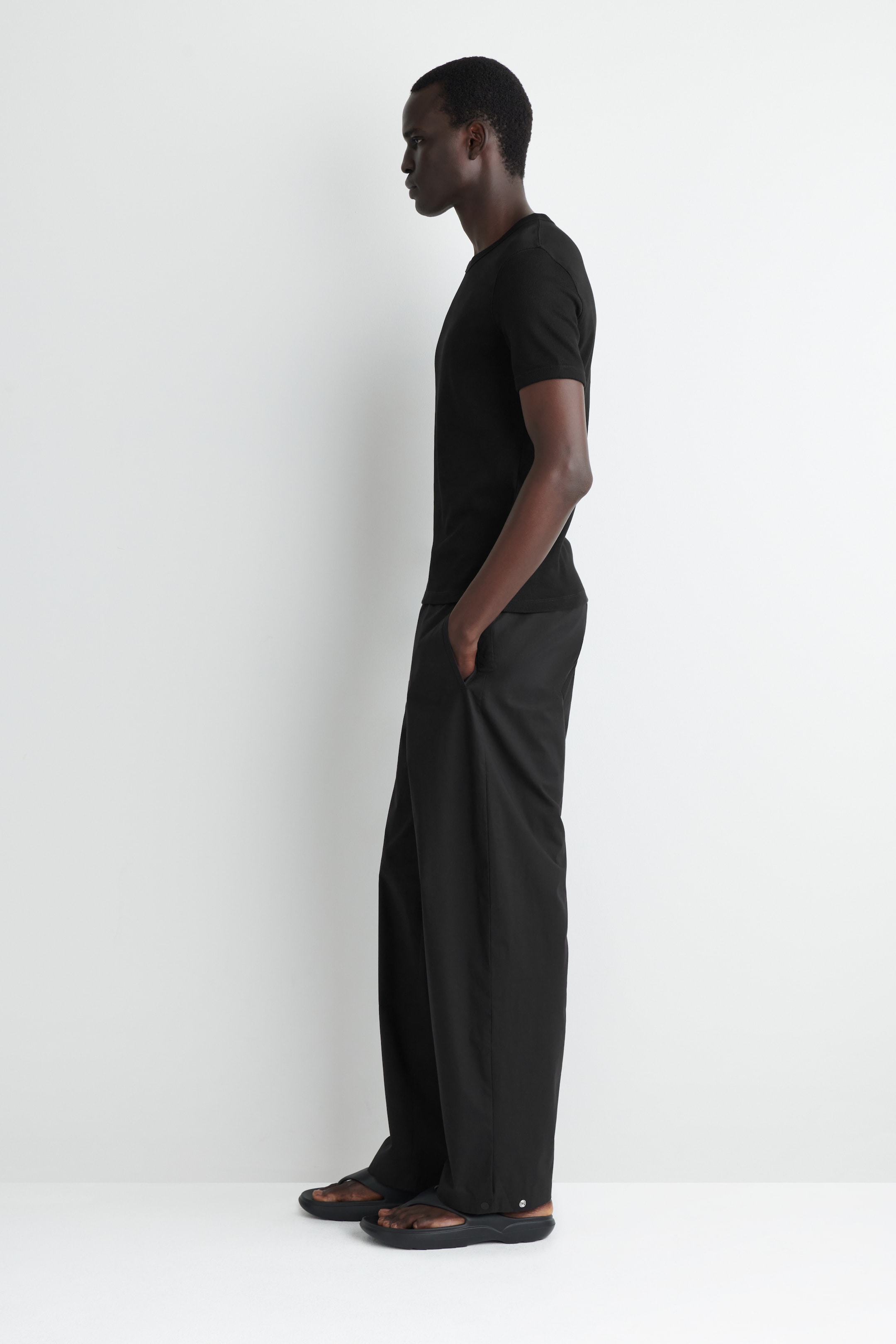 Agrandir l'image: T-SHIRT SLIM EN COTON CÔTELÉ - NOIR - HOMME | H&M FR 3