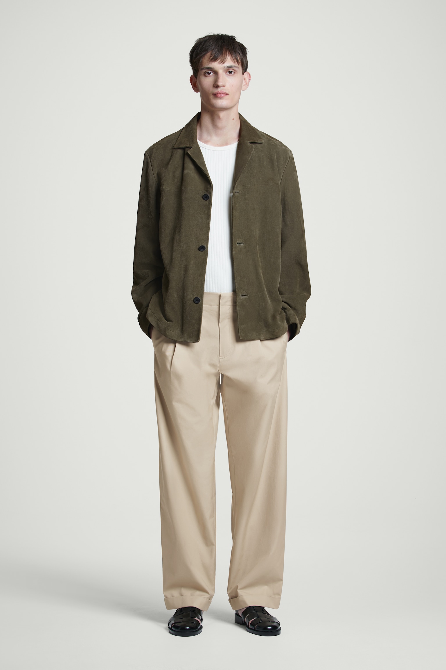 SCHMAL ZULAUFENDE HOSE AUS BAUMWOLLE MIT UMSCHLAG - BEIGE/SCHWARZ