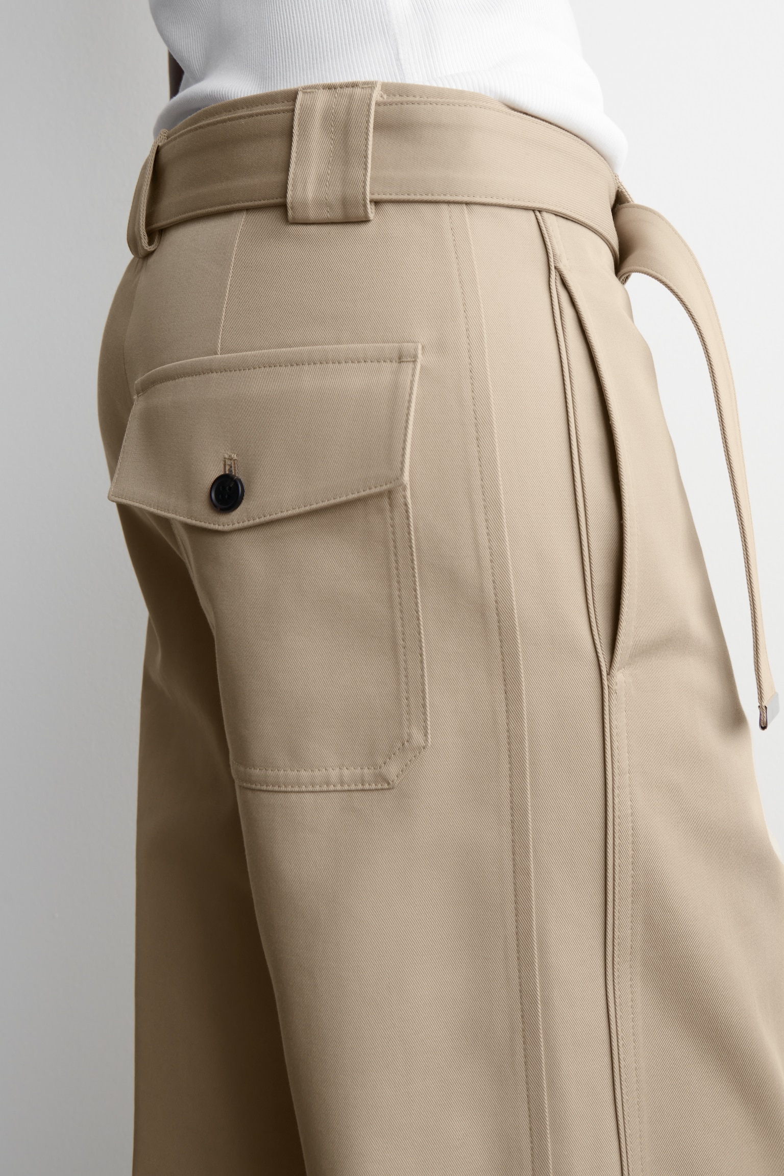 PANTALONES SLIM FIT CON CINTURÓN - BEIGE CLARO - 5