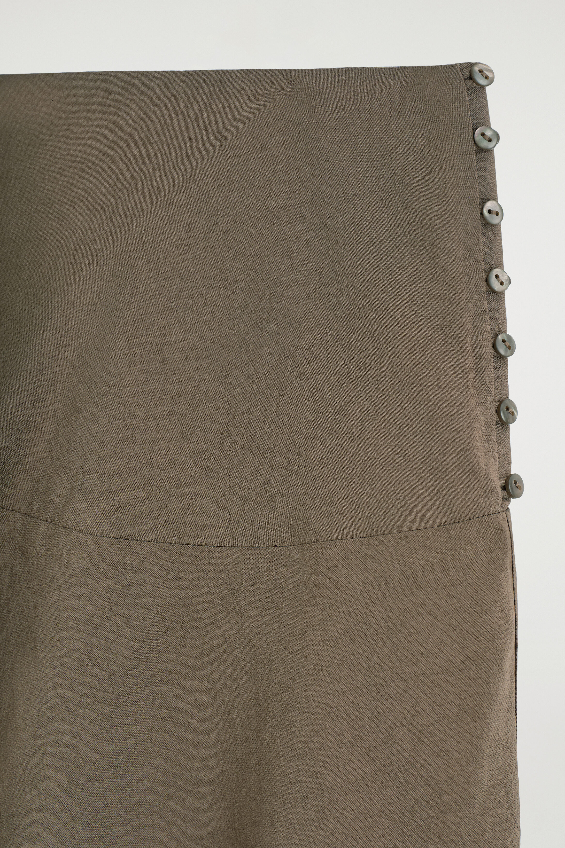 BUTTON-DETAIL FLUID MIDI SKIRT thumbnail 7