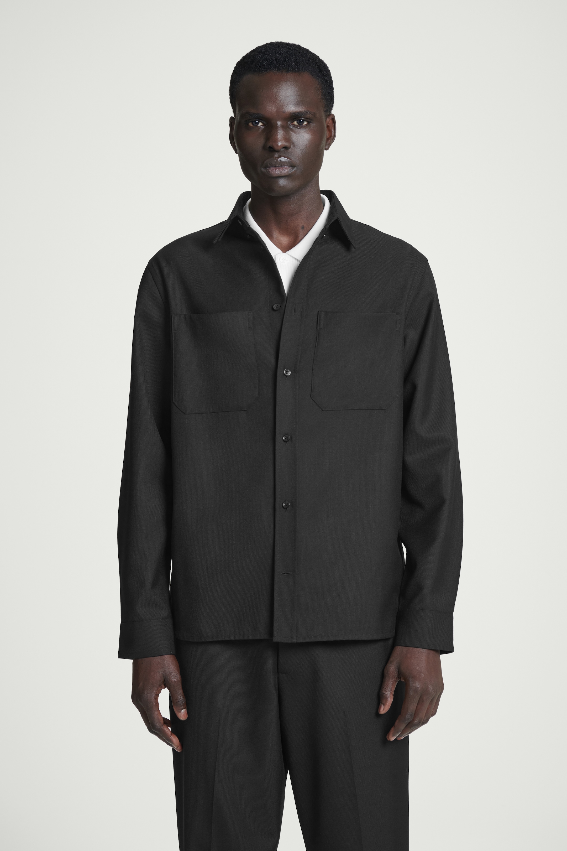 Visa större bild: AVSLAPPNAD UTILITY-SKJORTA I ULLBLANDNING - SVART - HERR | H&M SE 1
