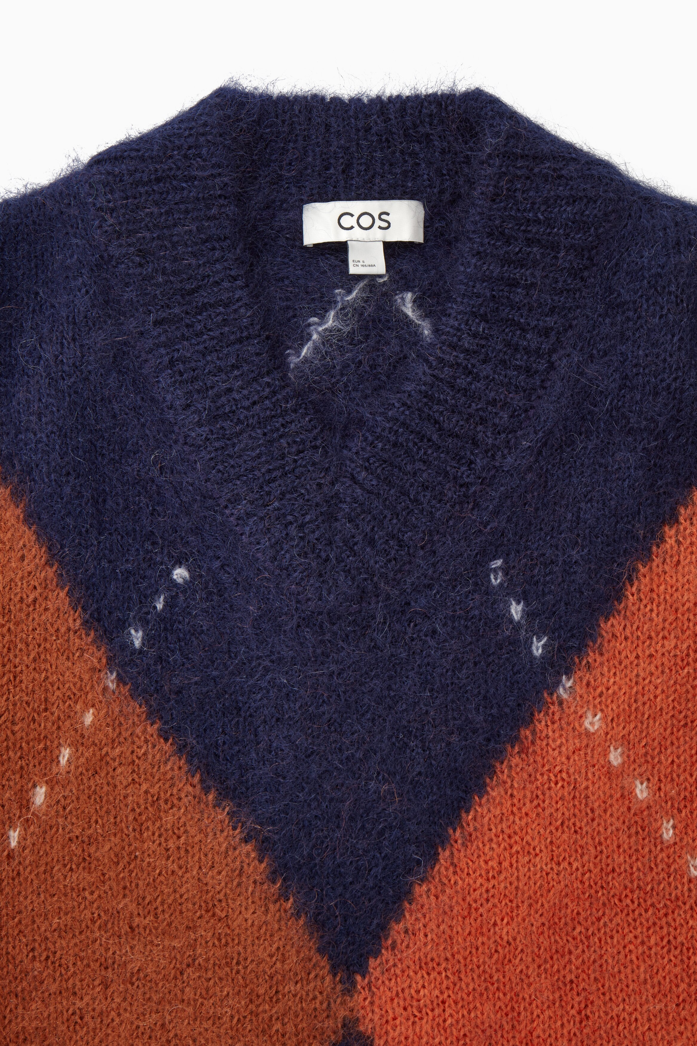 【COSYHARU】Mohair Argyle Knitwear CROPPED V-NECK MOHAIR SWEATER - NAVY / ARGYLE | COS