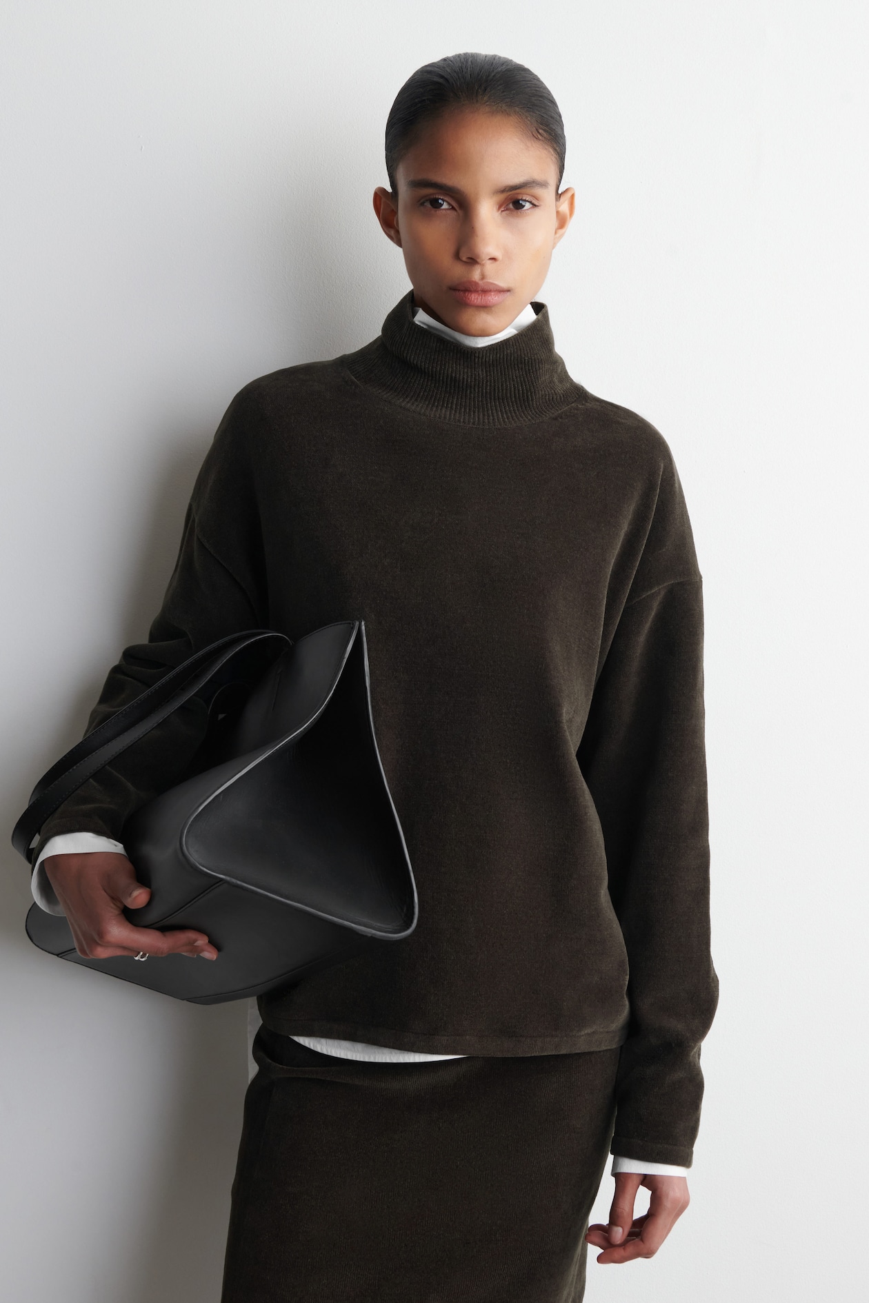 CHENILLE MOCK-NECK SWEATER — BROWN