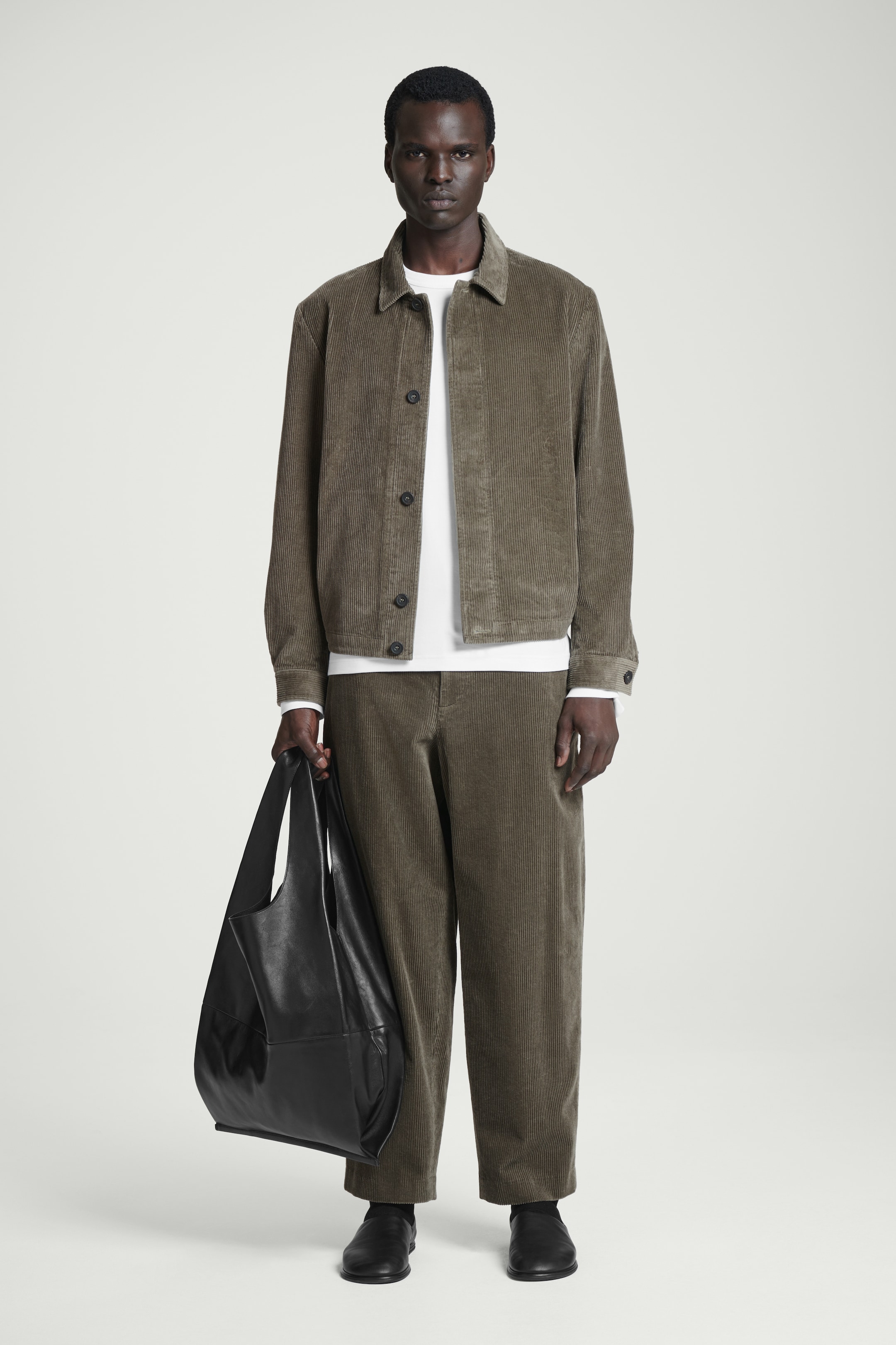 Ingrandisci l'immagine: RELAXED COTTON-CORDUROY OVERSHIRT - DARK KHAKI - UOMO | H&M CH 2