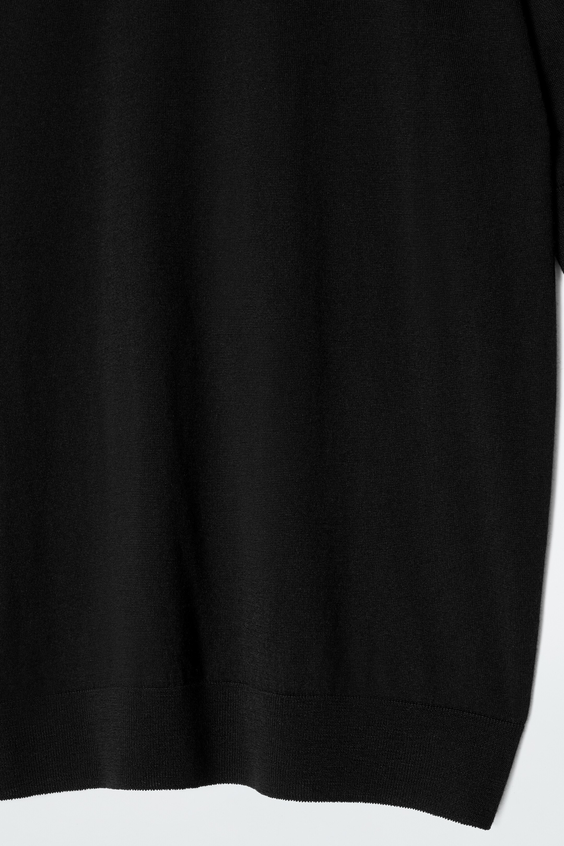 Größeres Bild ansehen: SCHMALES NAHTLOSES T-SHIRT AUS MERINOWOLLE - SCHWARZ - Ladies | H&M DE 6