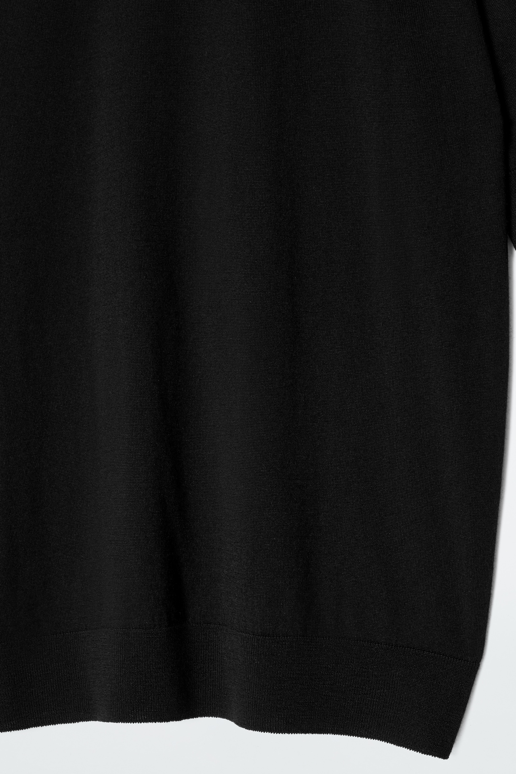 Größeres Bild ansehen: SCHMALES NAHTLOSES T-SHIRT AUS MERINOWOLLE - SCHWARZ - Ladies | H&M DE 6