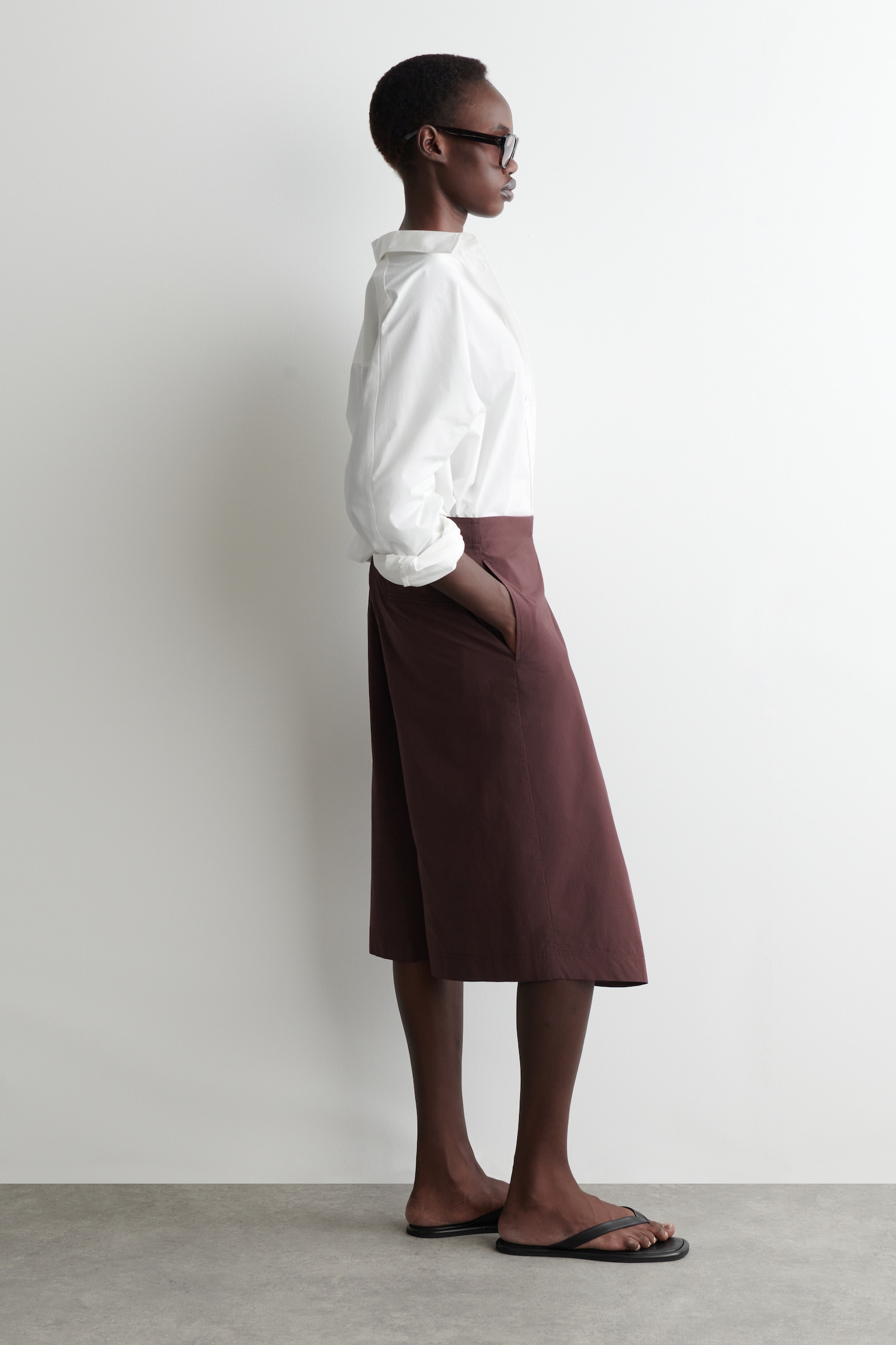 BERMUDAS CRUZADAS CON CINTURÓN - BURDEOS/NEGRO - 5