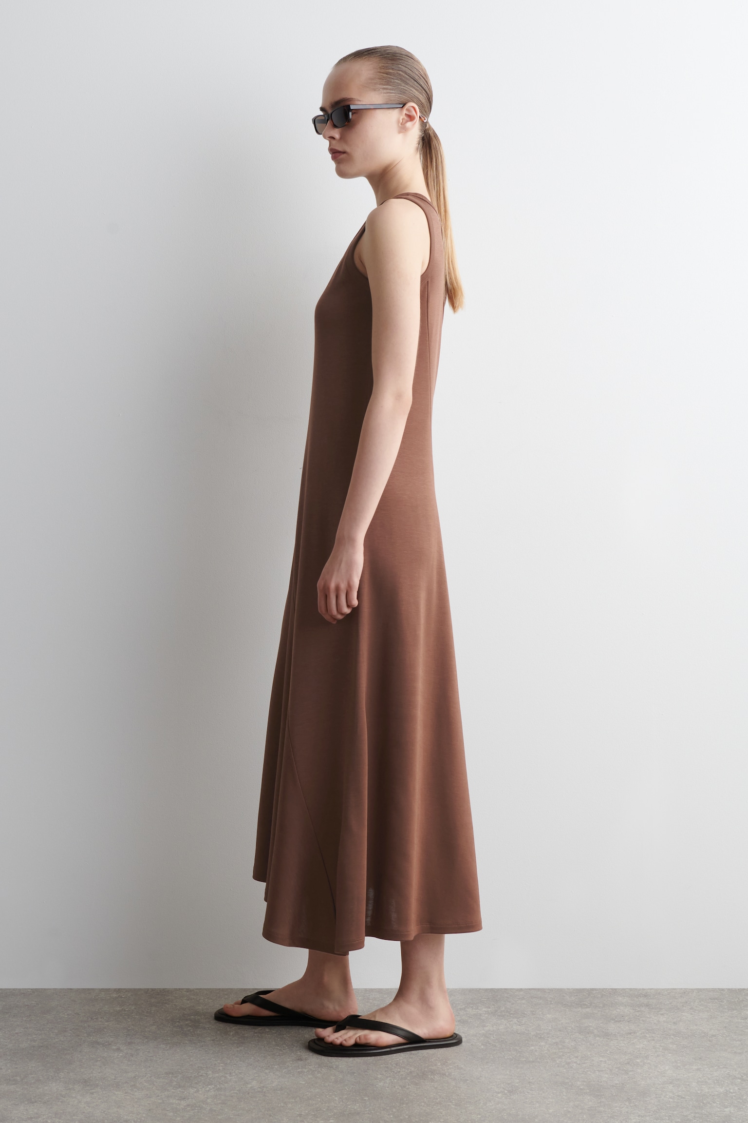 VESTIDO MIDI ELÁSTICO ASIMÉTRICO - MARRÓN/ROJO - 4