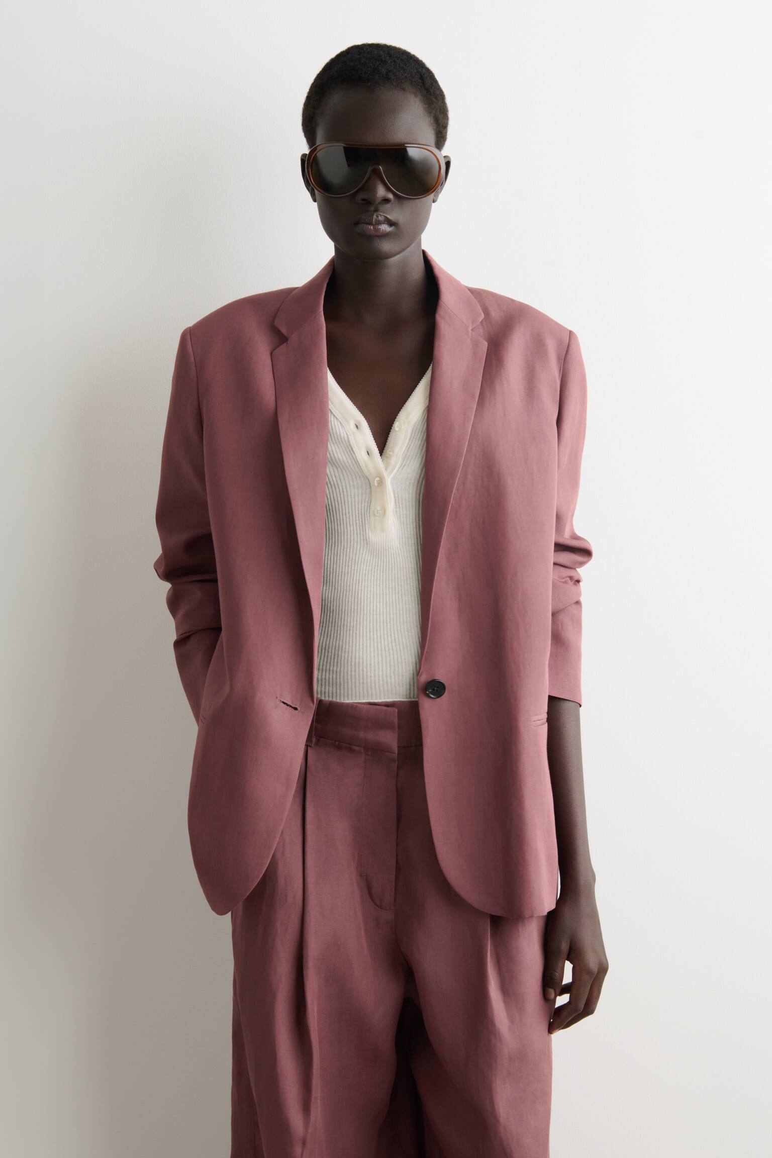 EINREIHIGER BLAZER AUS LEINEN-MIX-BRAUN - 9