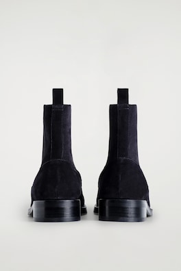 SQUARE-TOE SUEDE CHELSEA BOOTS — NAVY 2