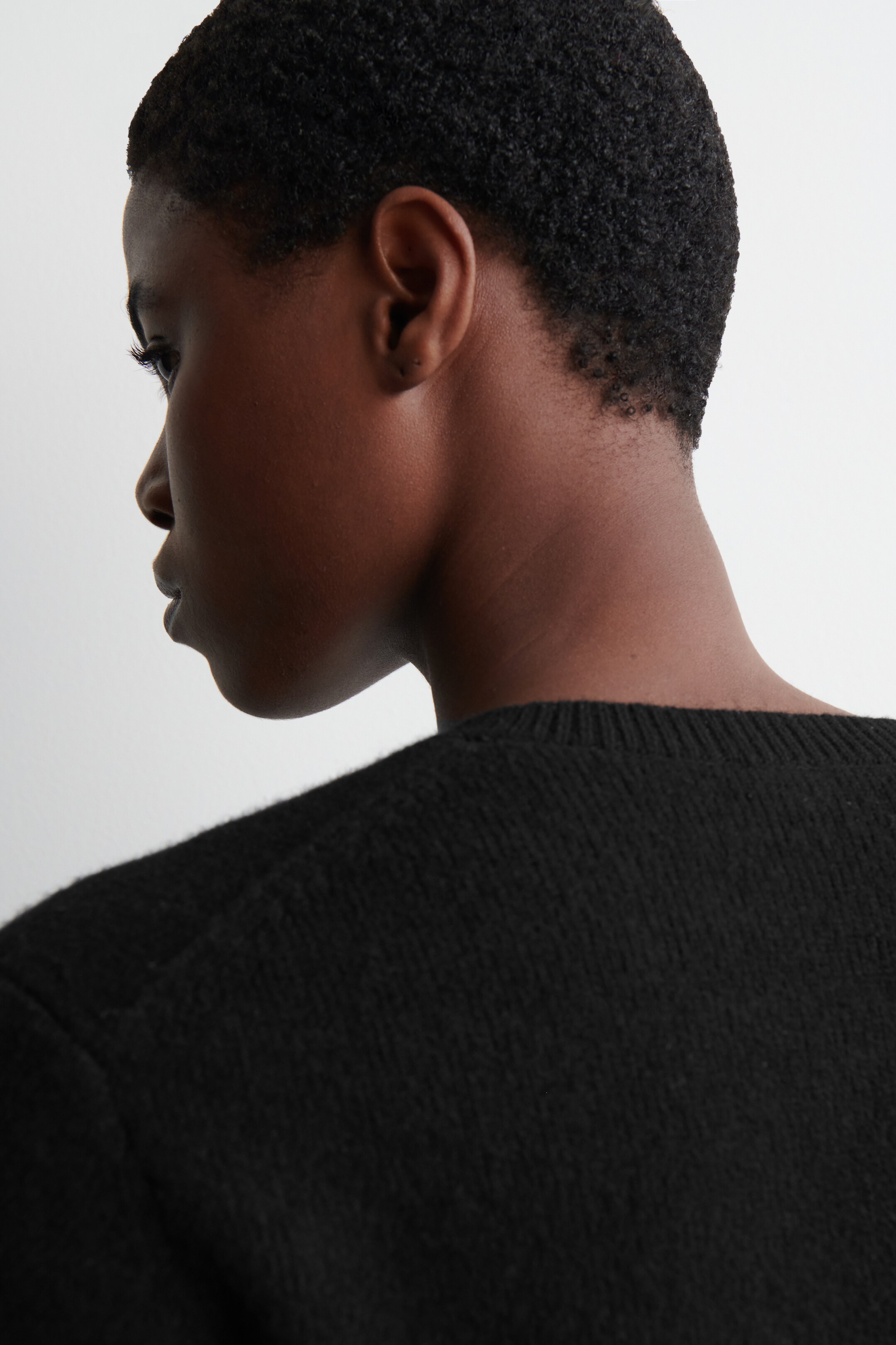 Zobraziť väčší obrázok: MERINO VLNENÝ SVETER S OKRÚHLYM VÝSTRIHOM - ČIERNA - ŽENY | H&M SK 4