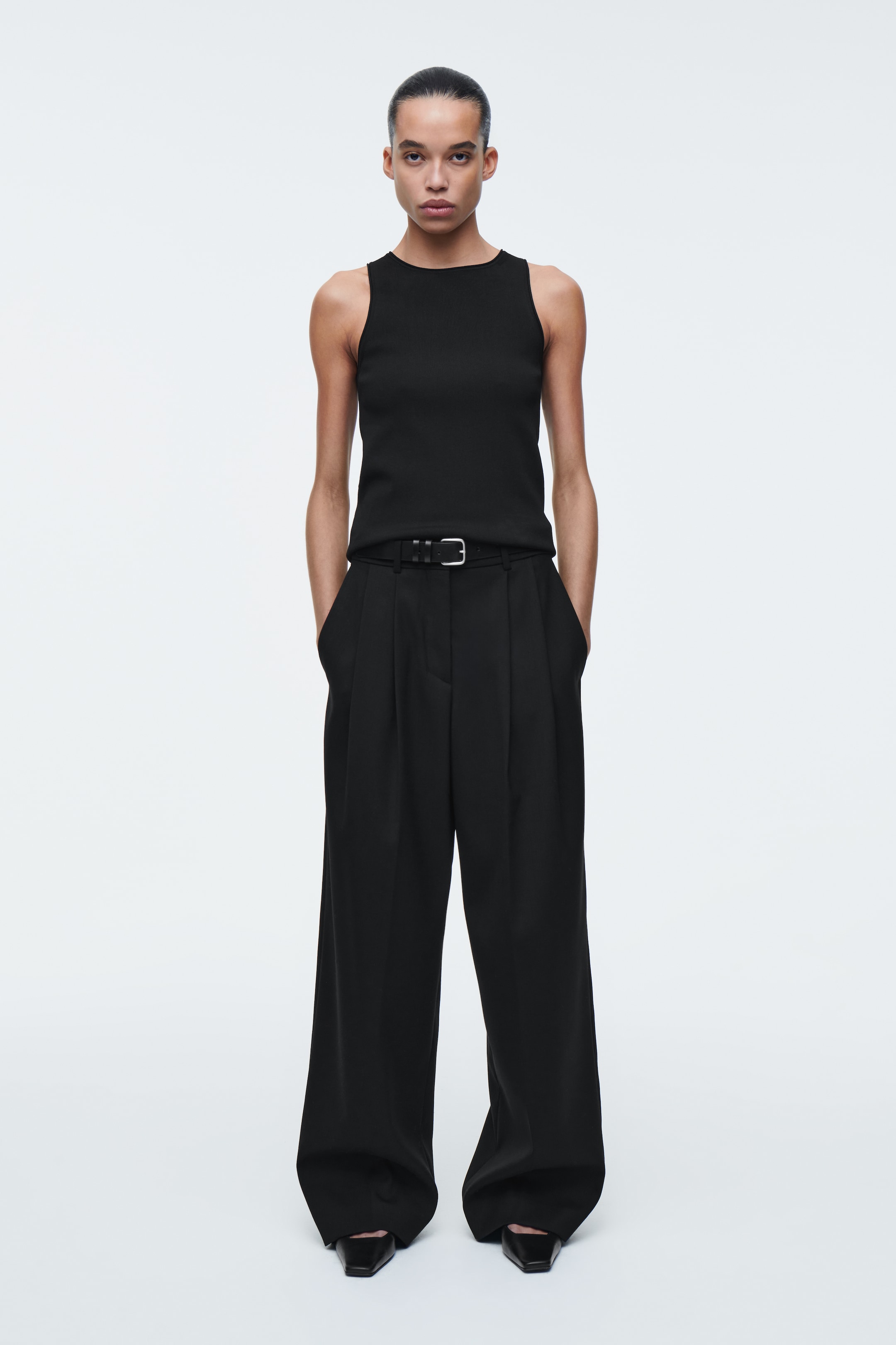 Visualizza immagine più grande: CANOTTA CON LAVORAZIONE A MAGLIA TUBOLARE - NERO - DONNA | H&M IT 2