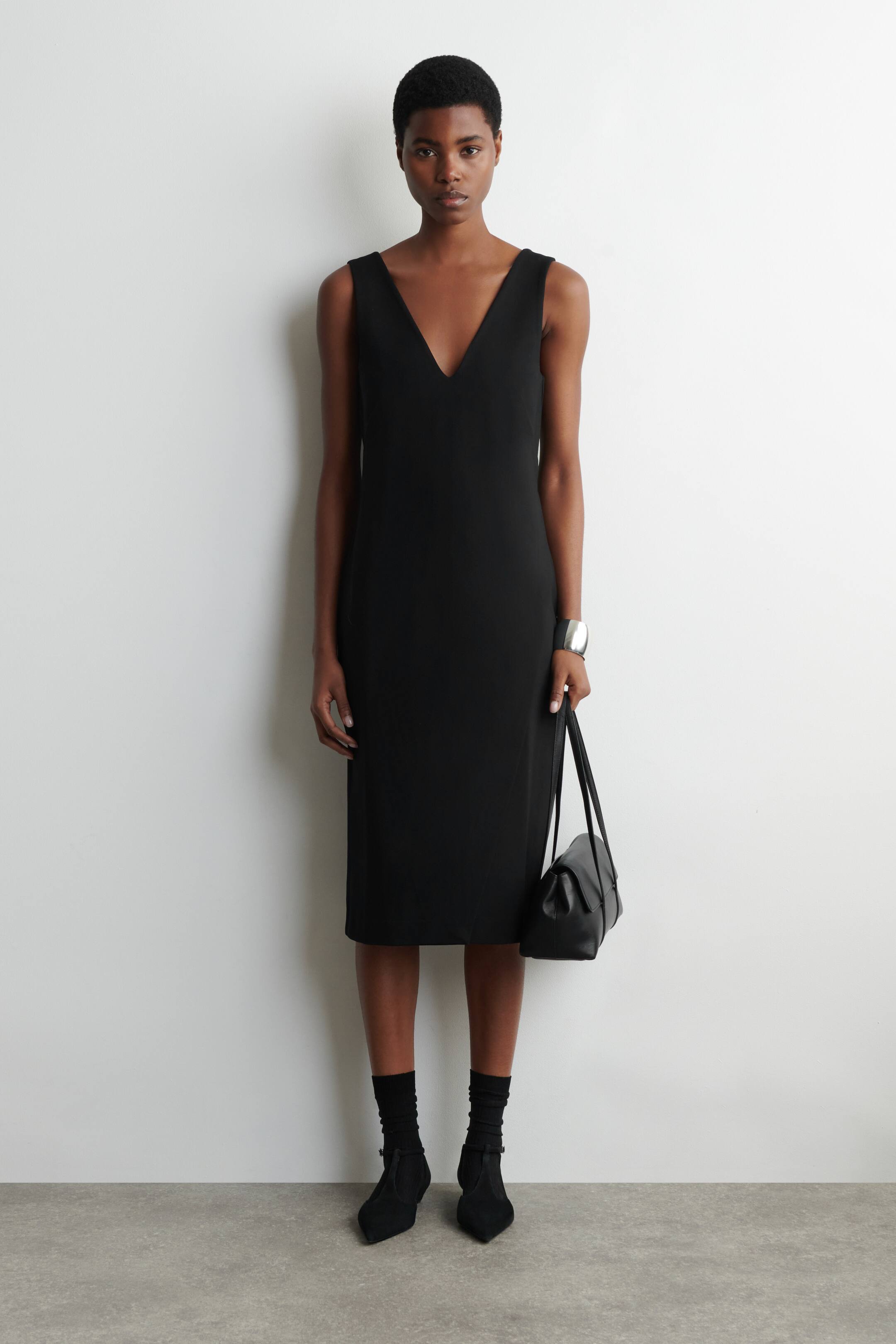 Agrandir l'image: ROBE MIDI PORTEFEUILLE À ENCOLURE EN V - NOIR - FEMME | H&M BE 1